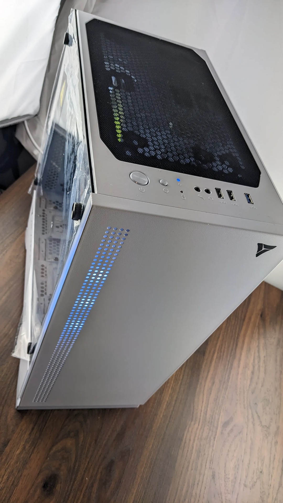 RTX 2060 Super, Ryzen 5 5600X, 2x8GB 3000mz 512GB NVMe All White
