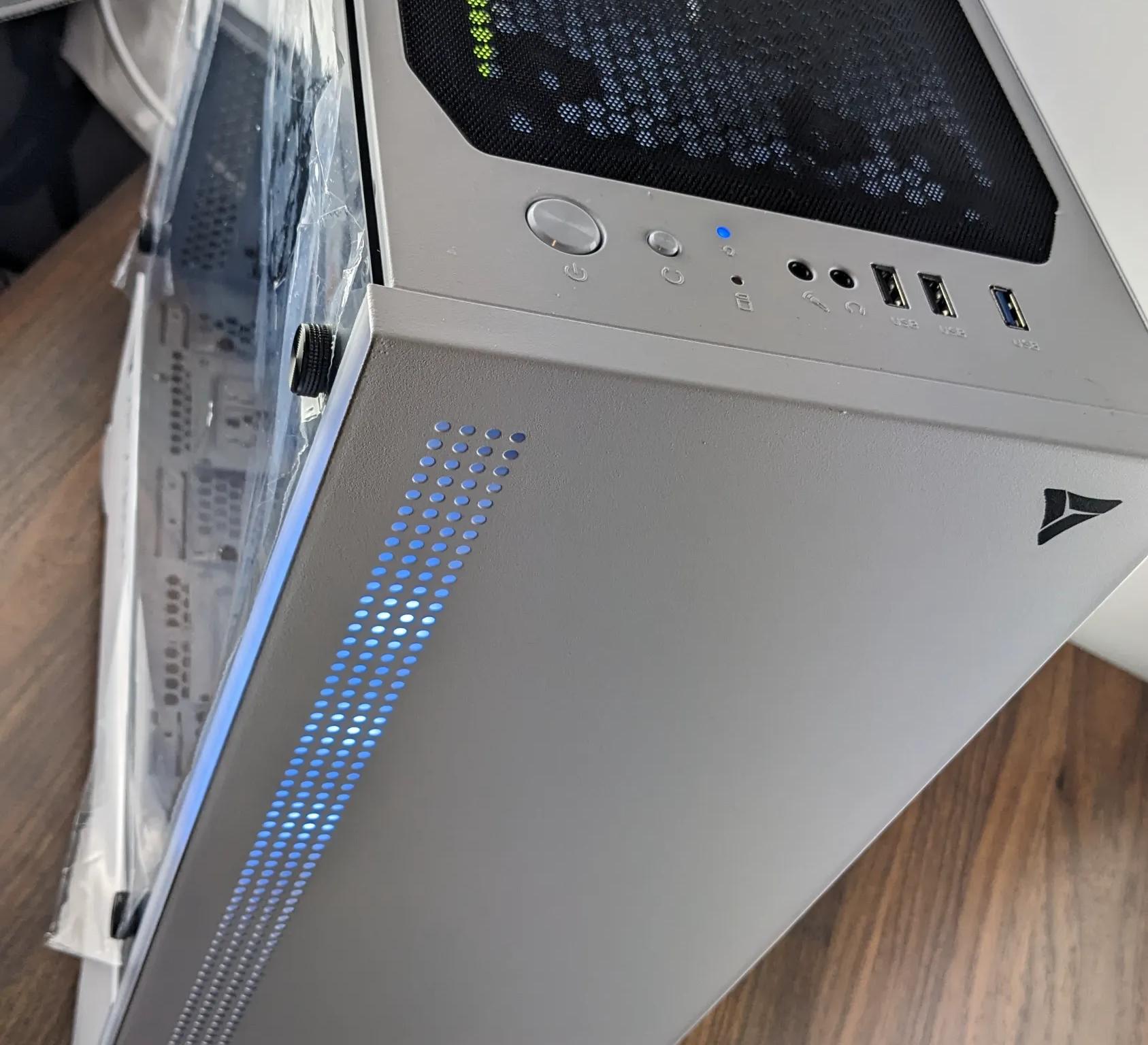 RTX 2060 Super, Ryzen 5 5600X, 2x8GB 3000mz 512GB NVMe All White Out