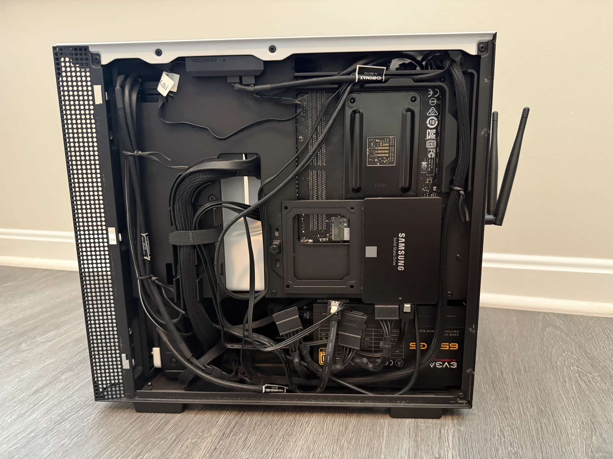 Mini Black & White Gaming PC - AMD Ryzen 5 3600X, AMD RX 5700XT, 32 GB RAM, Windows 11 Home