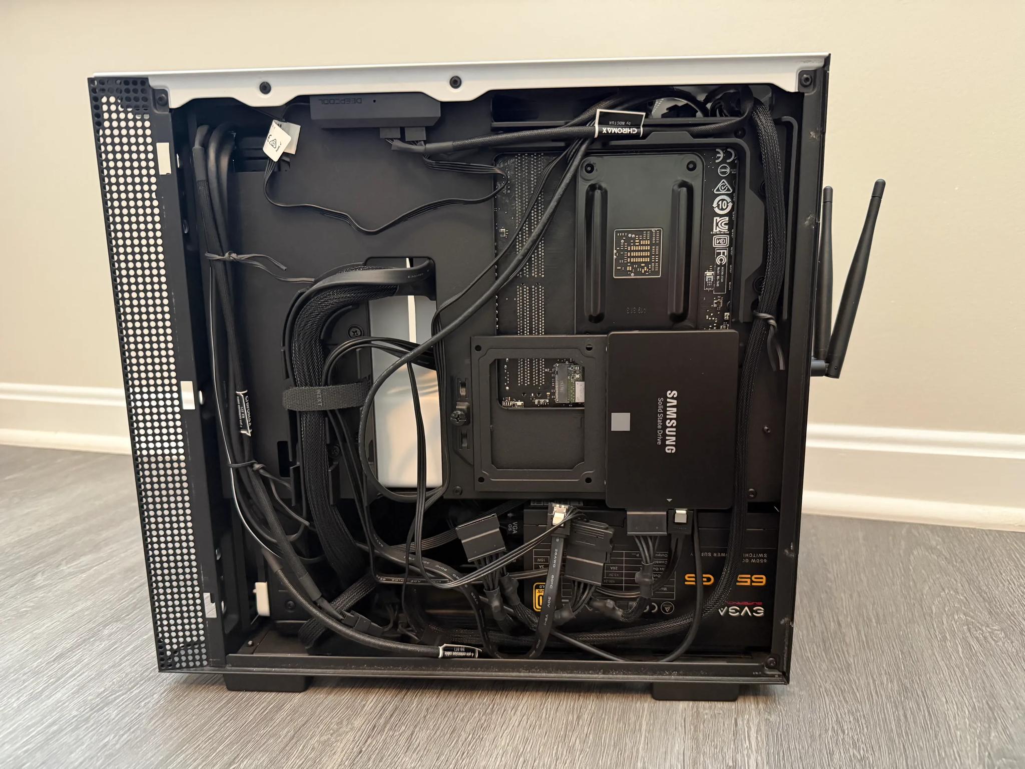 Mini Black & White Gaming PC - AMD Ryzen 5 3600X, AMD RX 5700XT, 32 GB RAM, Windows 11 Home