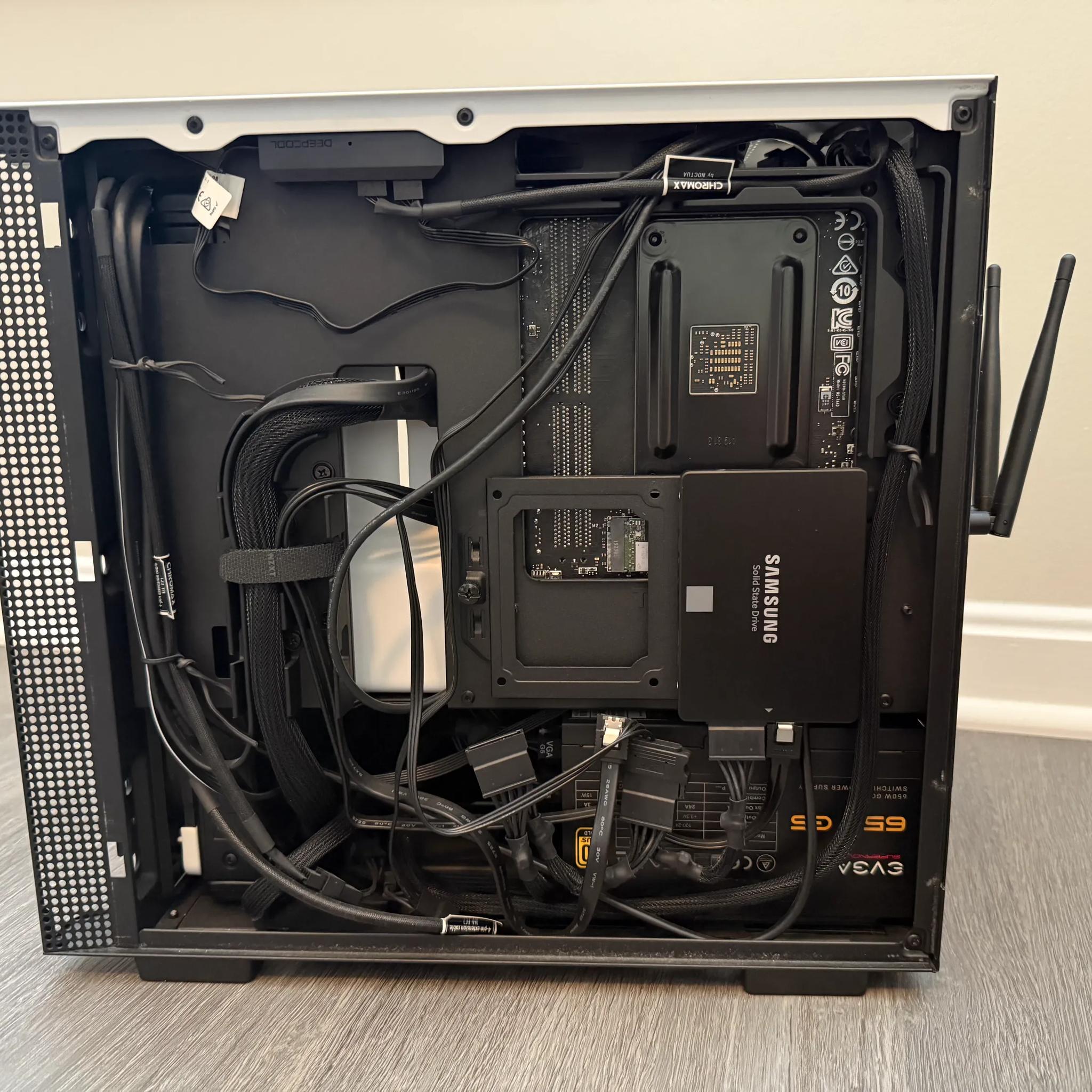 Mini Black & White Gaming PC - AMD Ryzen 5 3600X, AMD RX 5700XT, 32 GB RAM, Windows 11 Home