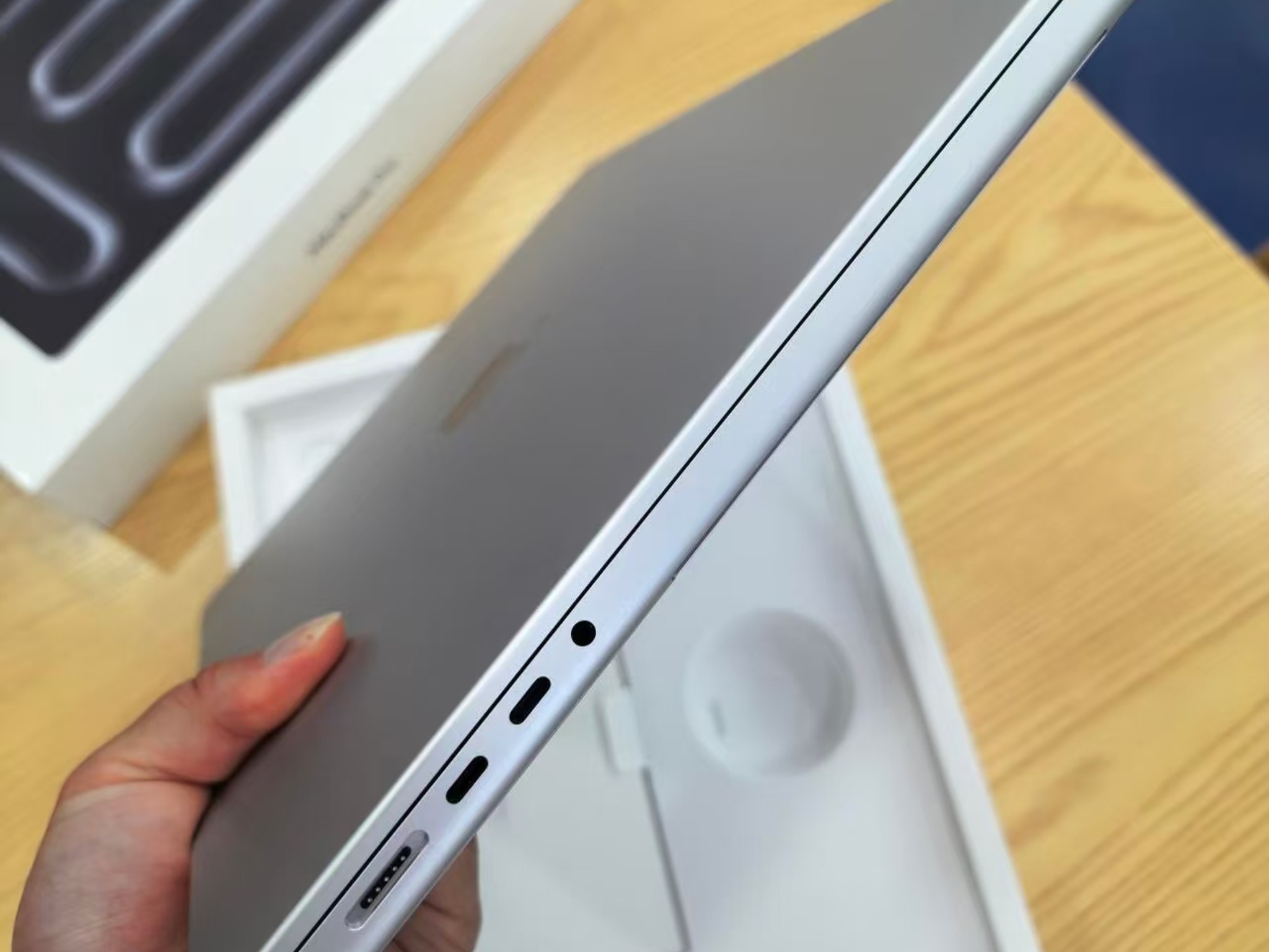 Apple MacBook Pro 16-inch M5 Pro 24GB 1TB SSD Silver – Nano-Texture Display