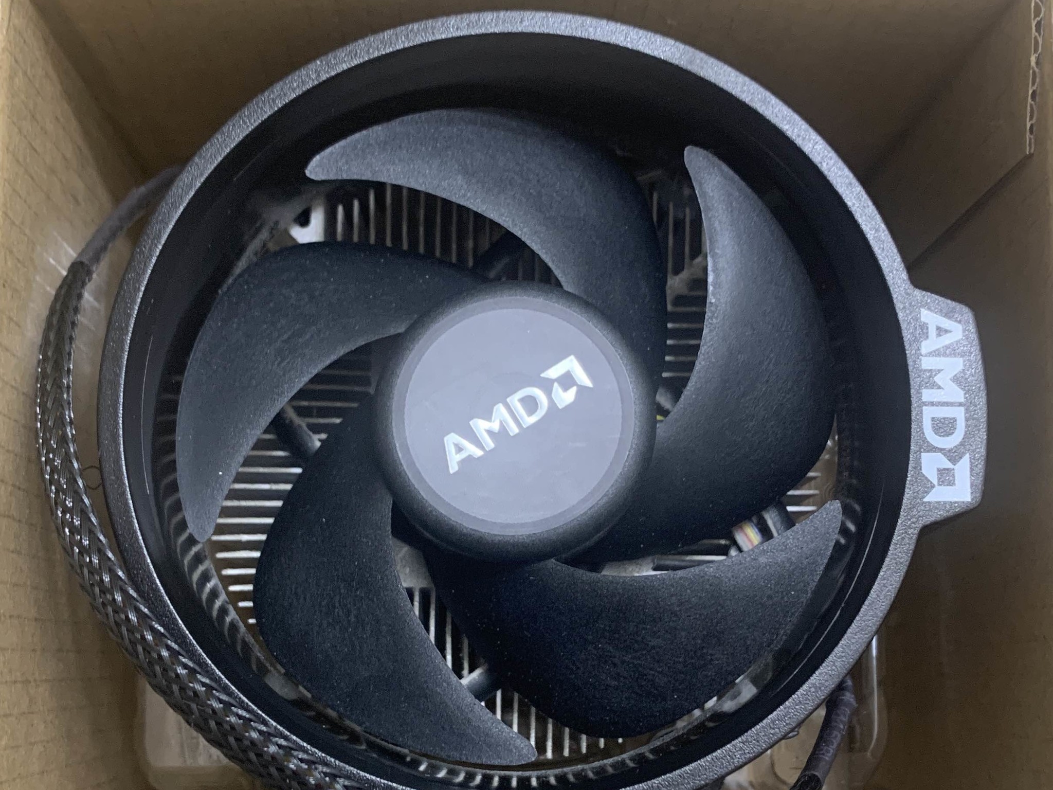AMD Ryzen 5 3400G with cooler