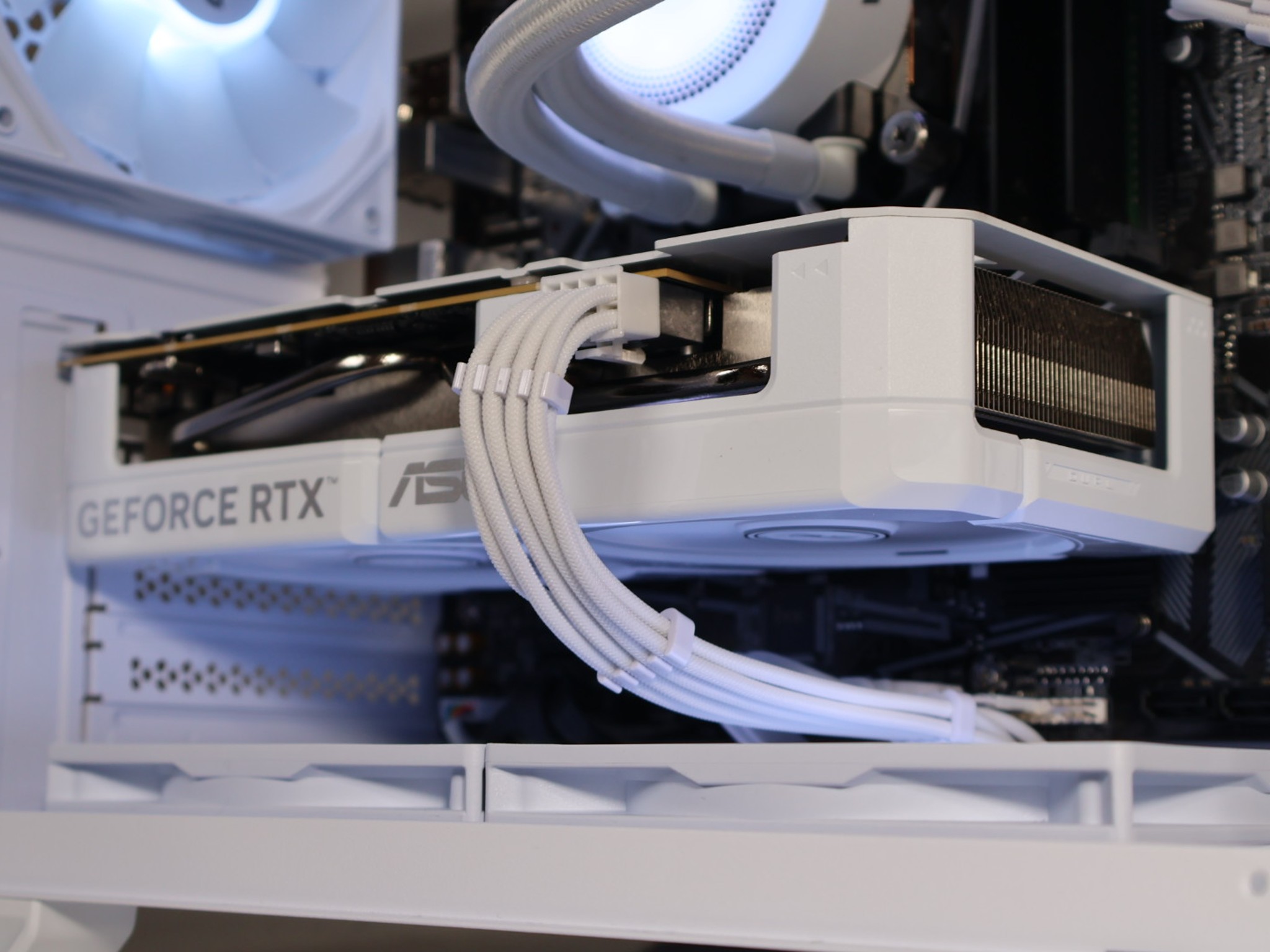 ⚪Dry Ice | RTX 5060 Ryzen 5⚪