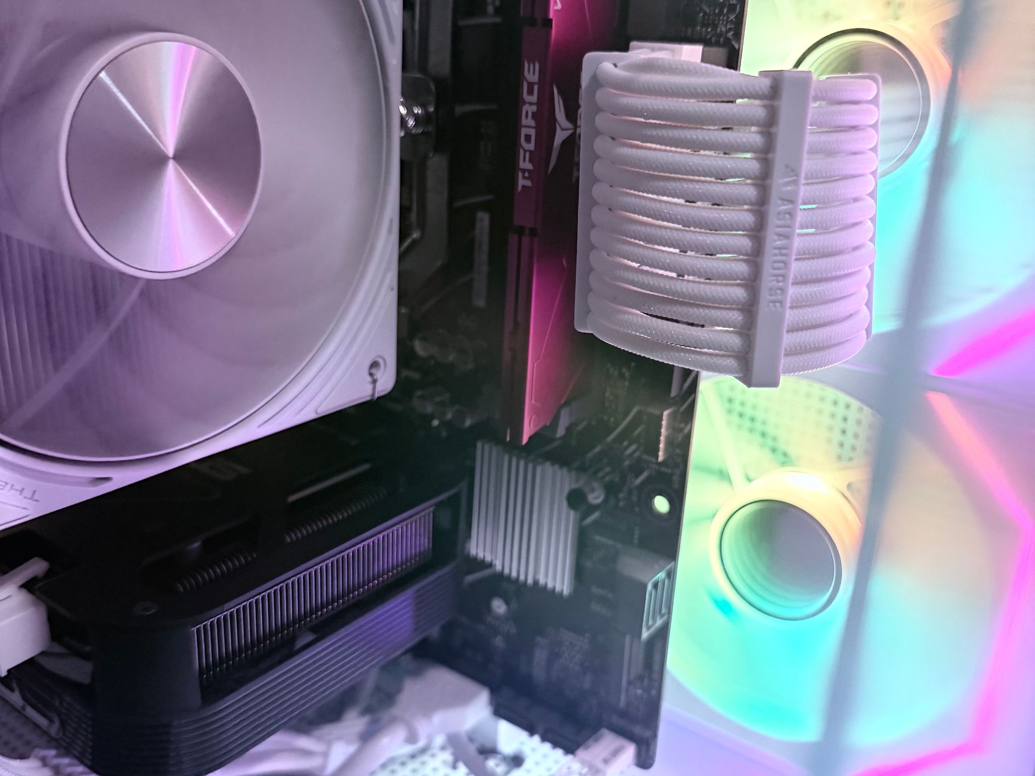 ⚪️"Polar Aura"🌈| 1440p Gaming | RTX 4060 Ti | Ryzen 7 8700F | 16GB DDR5 | 1TB SSD | Free Shipping