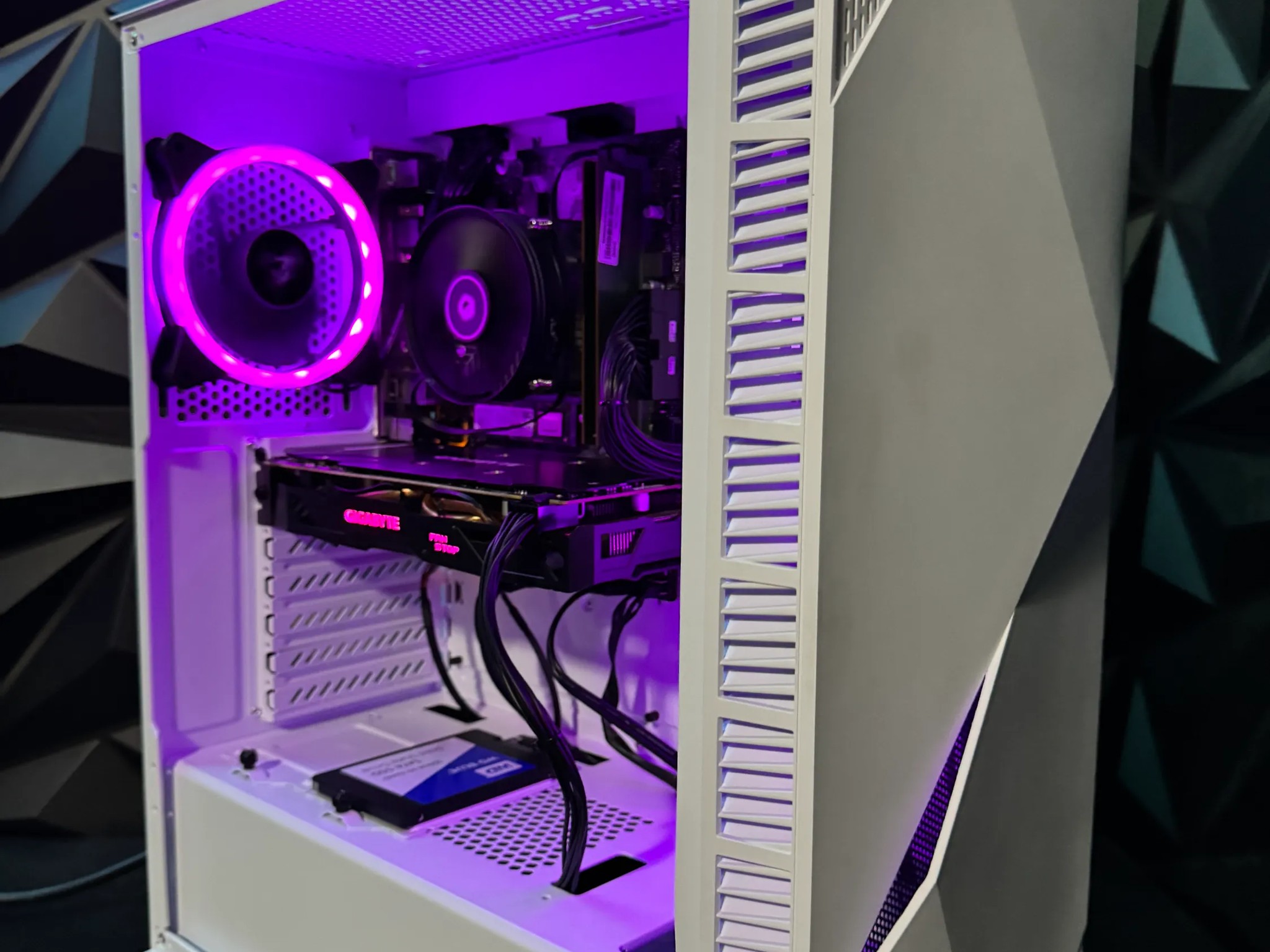 🚀 Budget Berg🚀 i5 9500| RX 580 8GB | 16 GB DDR4 | 1.75 TB Storage
