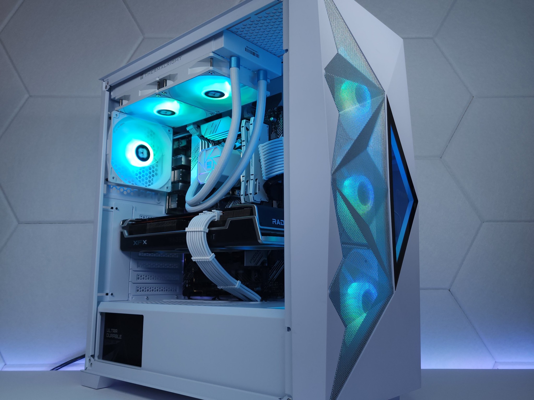 🤍💙RX 6700XT | Ryzen 5 5600G | 16GB 3200MHz | 1TB NVMe SSD