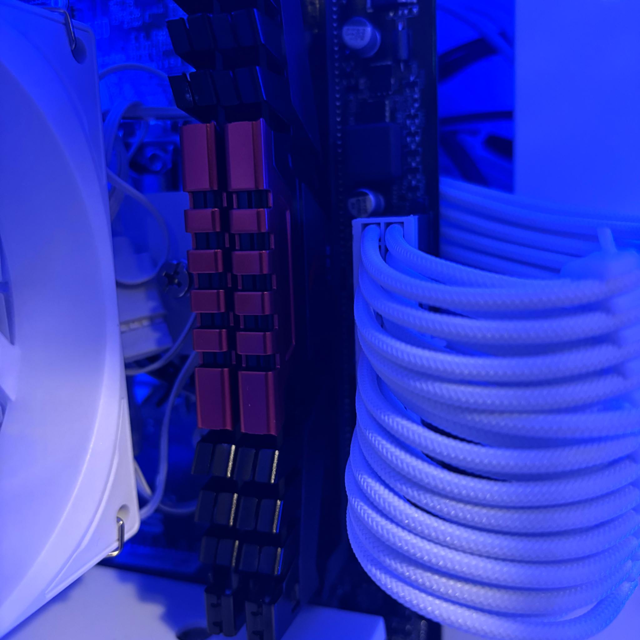 *HOLIDAY DEAL🎄*High quality all white i7 PC