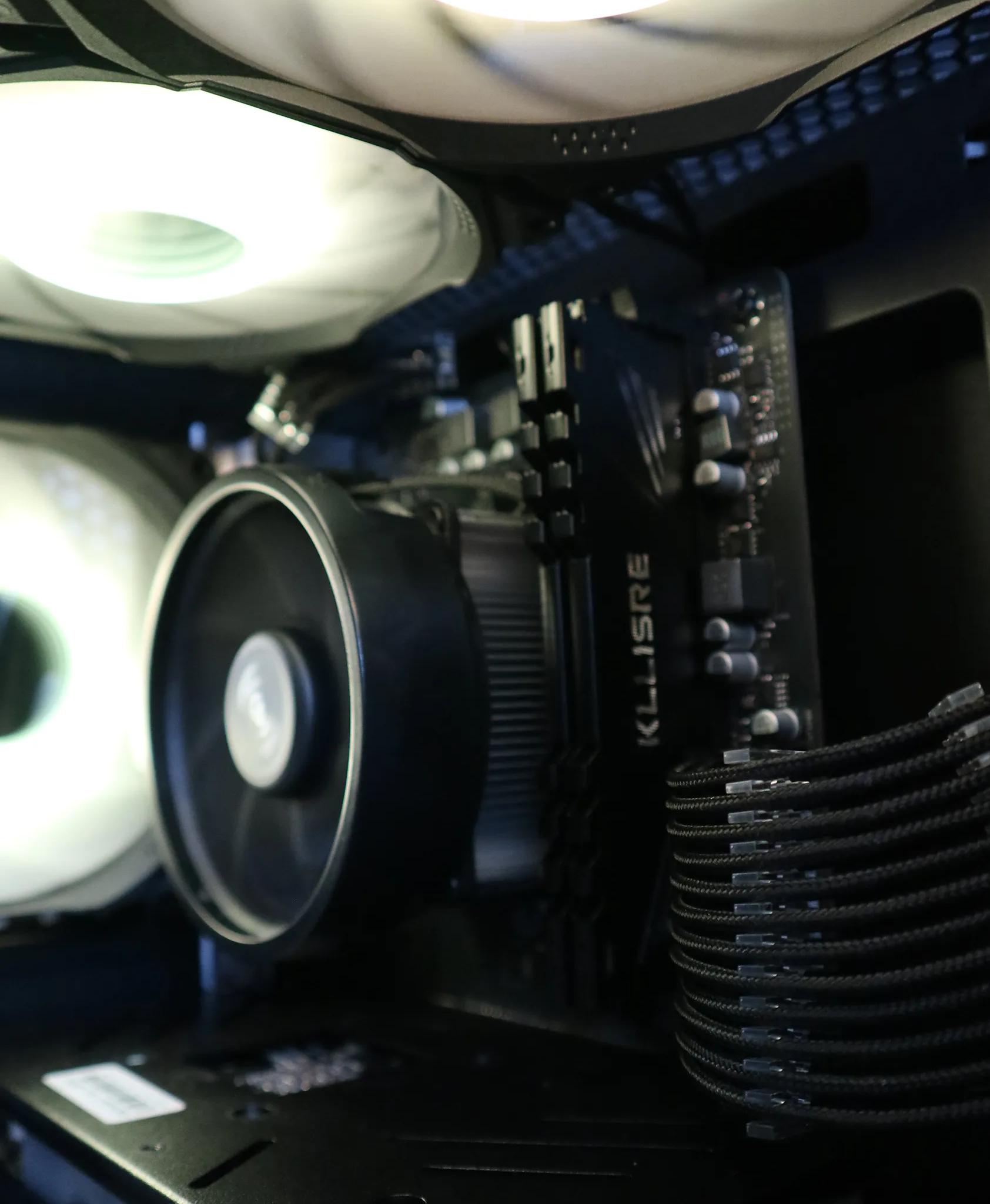 Bolt | Ryzen 3 1200/RX 560XT 8GB Gaming PC