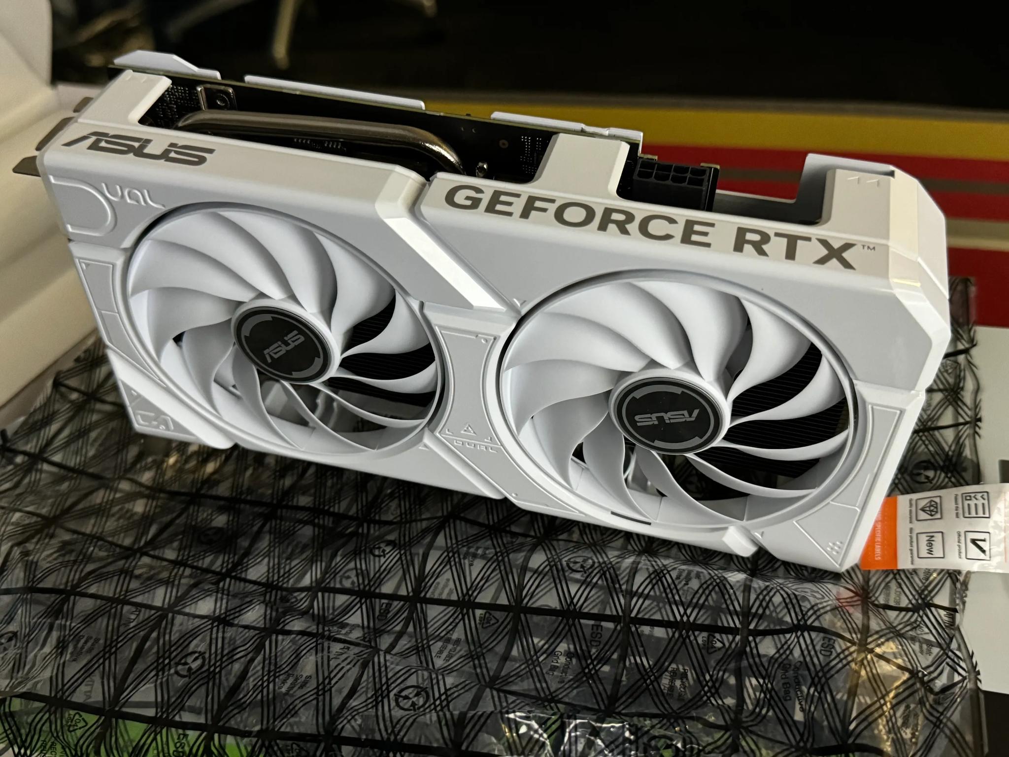 ASUS Dual GeForce RTX 4060 EVO White OC Edition 8GB GDDR6