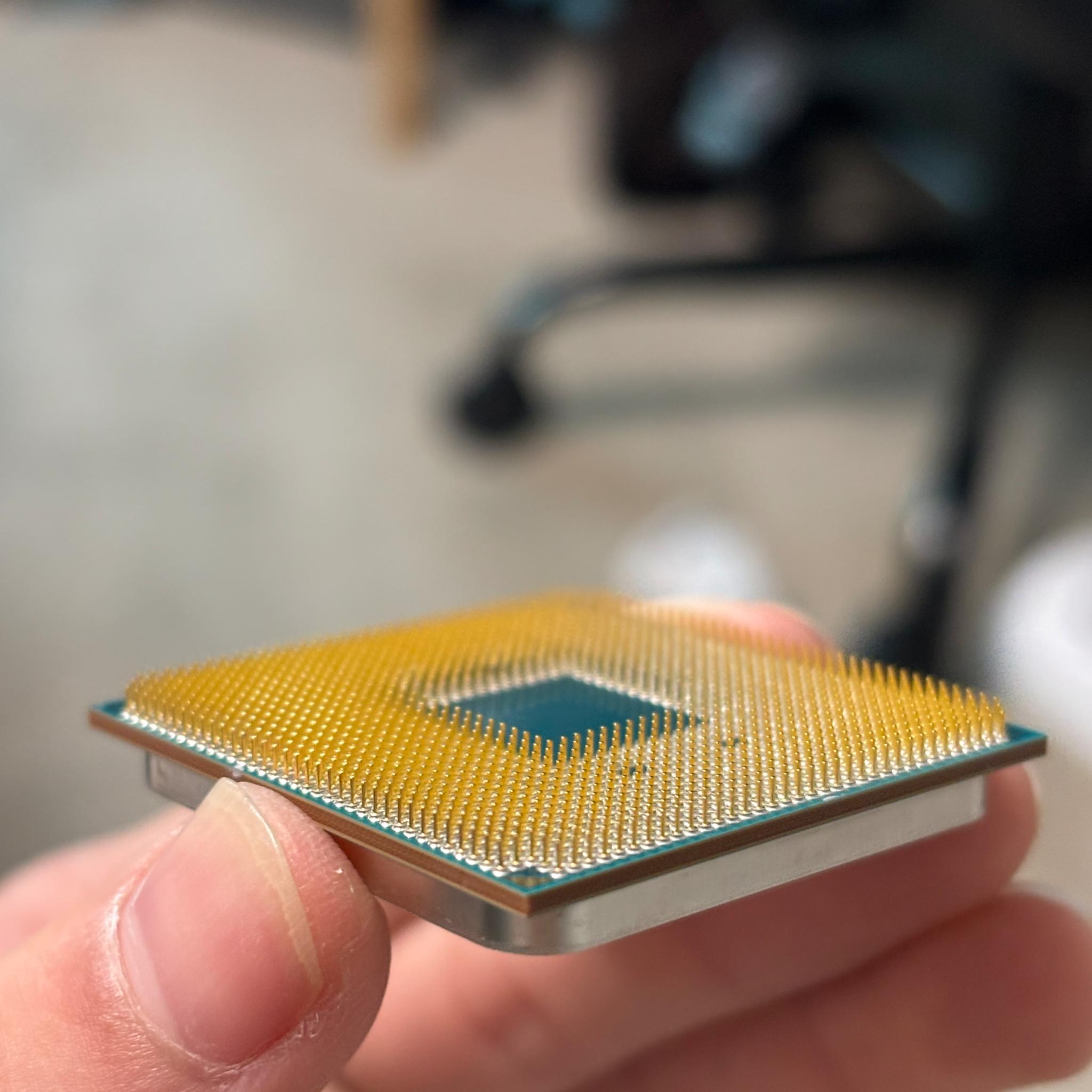 AMD RYZEN 5 5600 includes fan