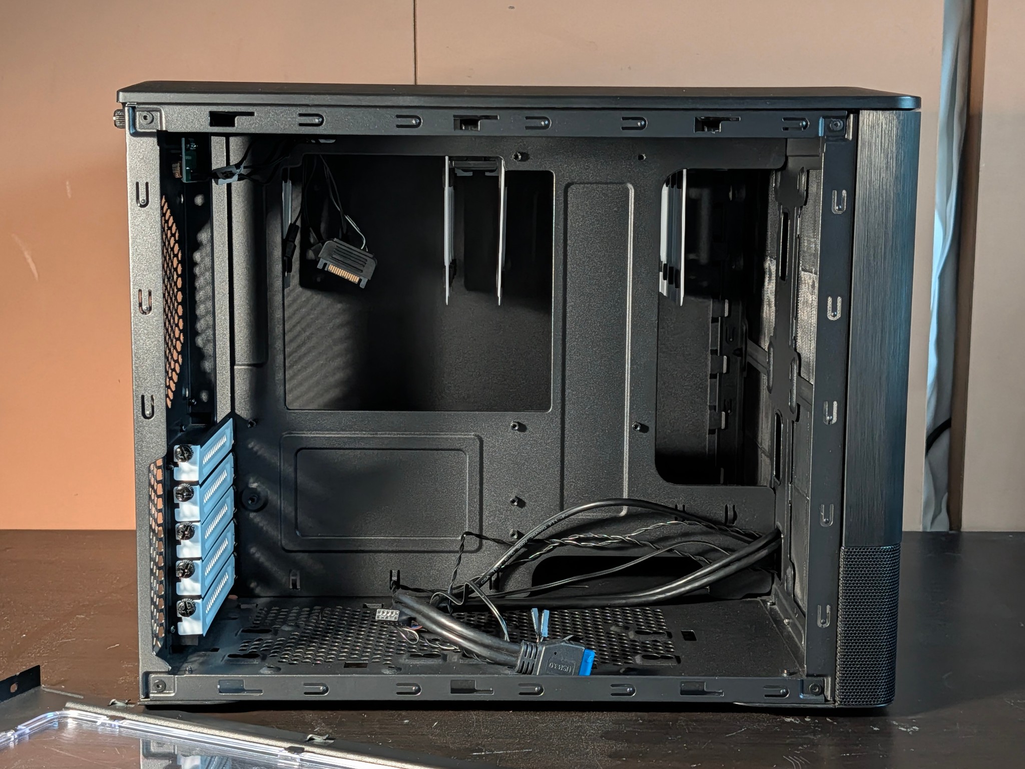 Fractal Design Node 804 Black Aluminum Micro ATX Cube Computer Case 8 Drives