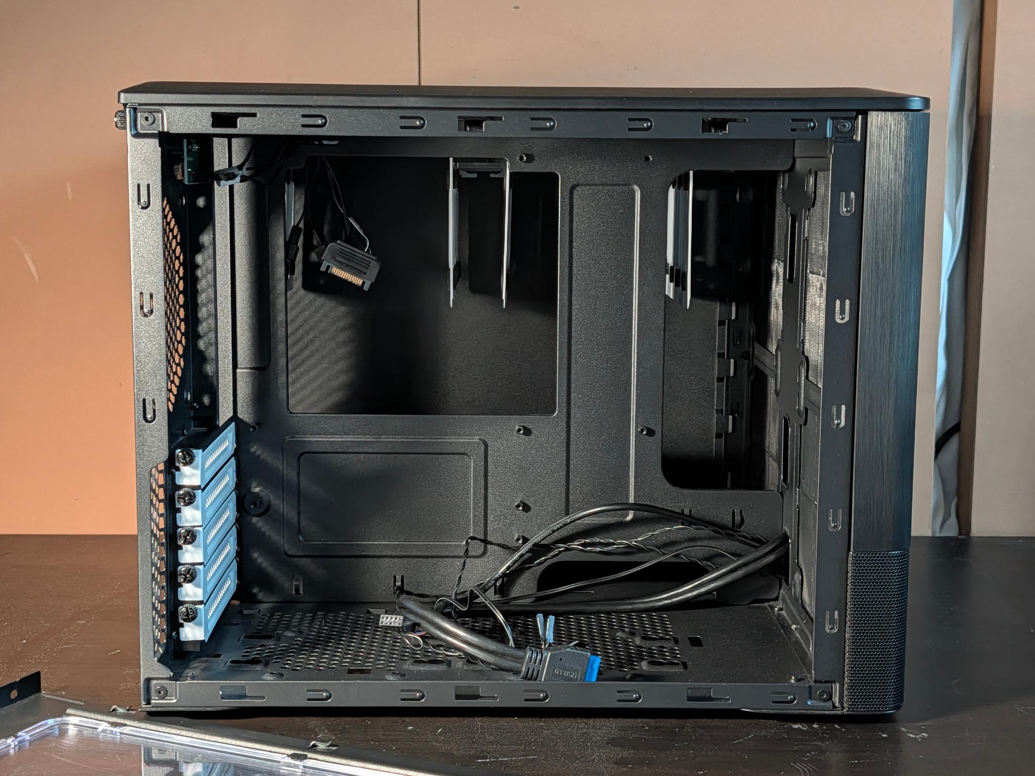 Fractal Design Node 804 (Black - Acrylic) - Image 3