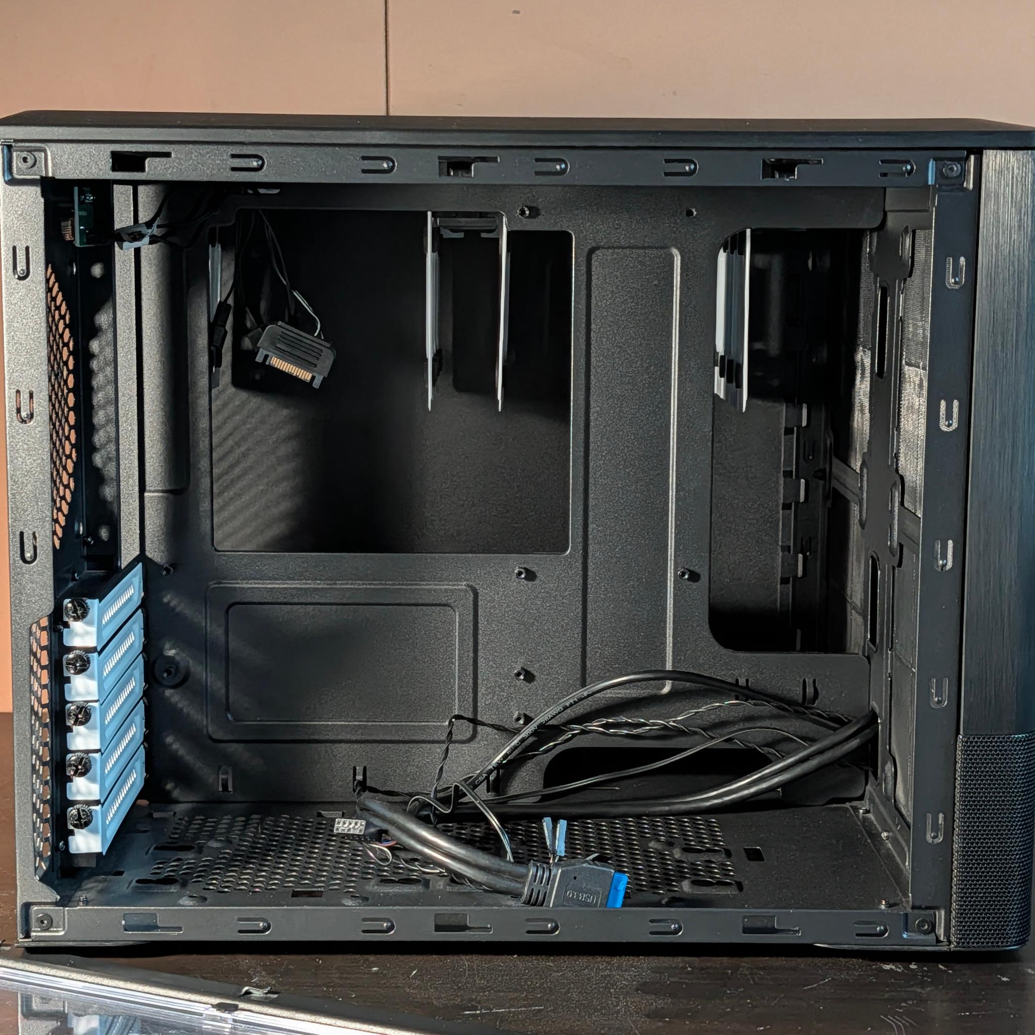 Fractal Design Node 804 Black Aluminum Micro ATX Cube Computer Case 8 Drives