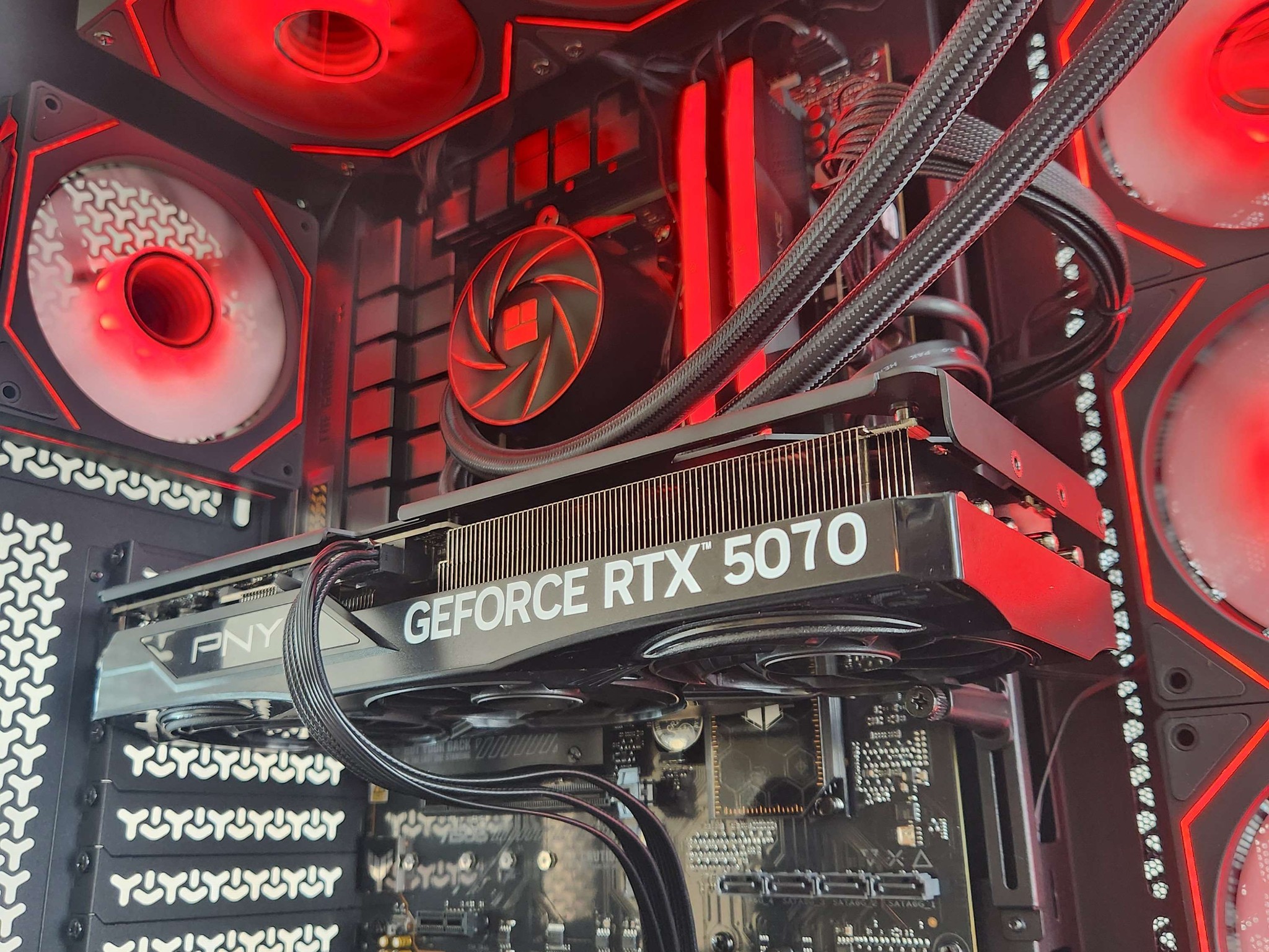 🍀RTX 5070 | Ryzen 7 7700X | 32GB DDR5 | 2TB NVMe | WiFi | Windows 11