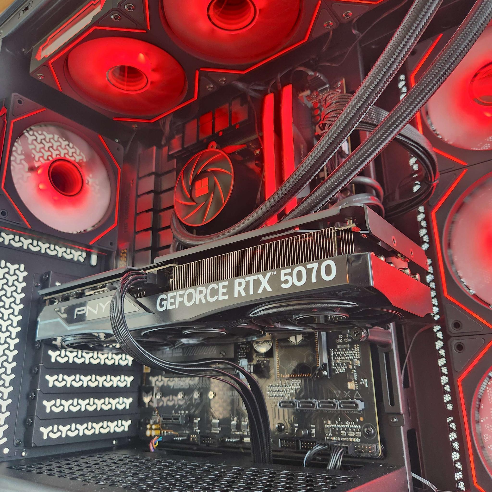 🍀RTX 5070 | Ryzen 7 7700X | 32GB DDR5 | 2TB NVMe | WiFi | Windows 11
