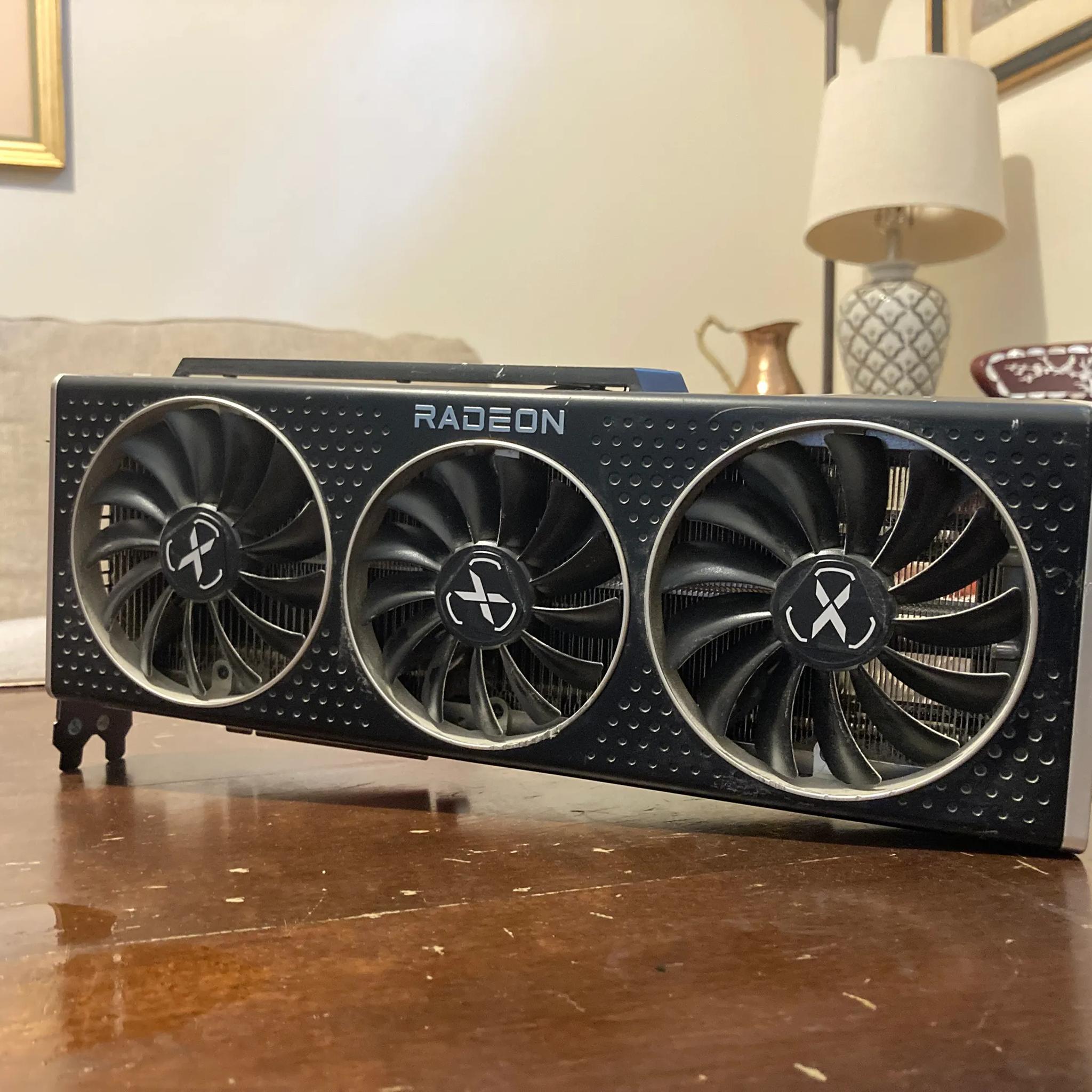 XFX Radeon RX6800 MERC 319