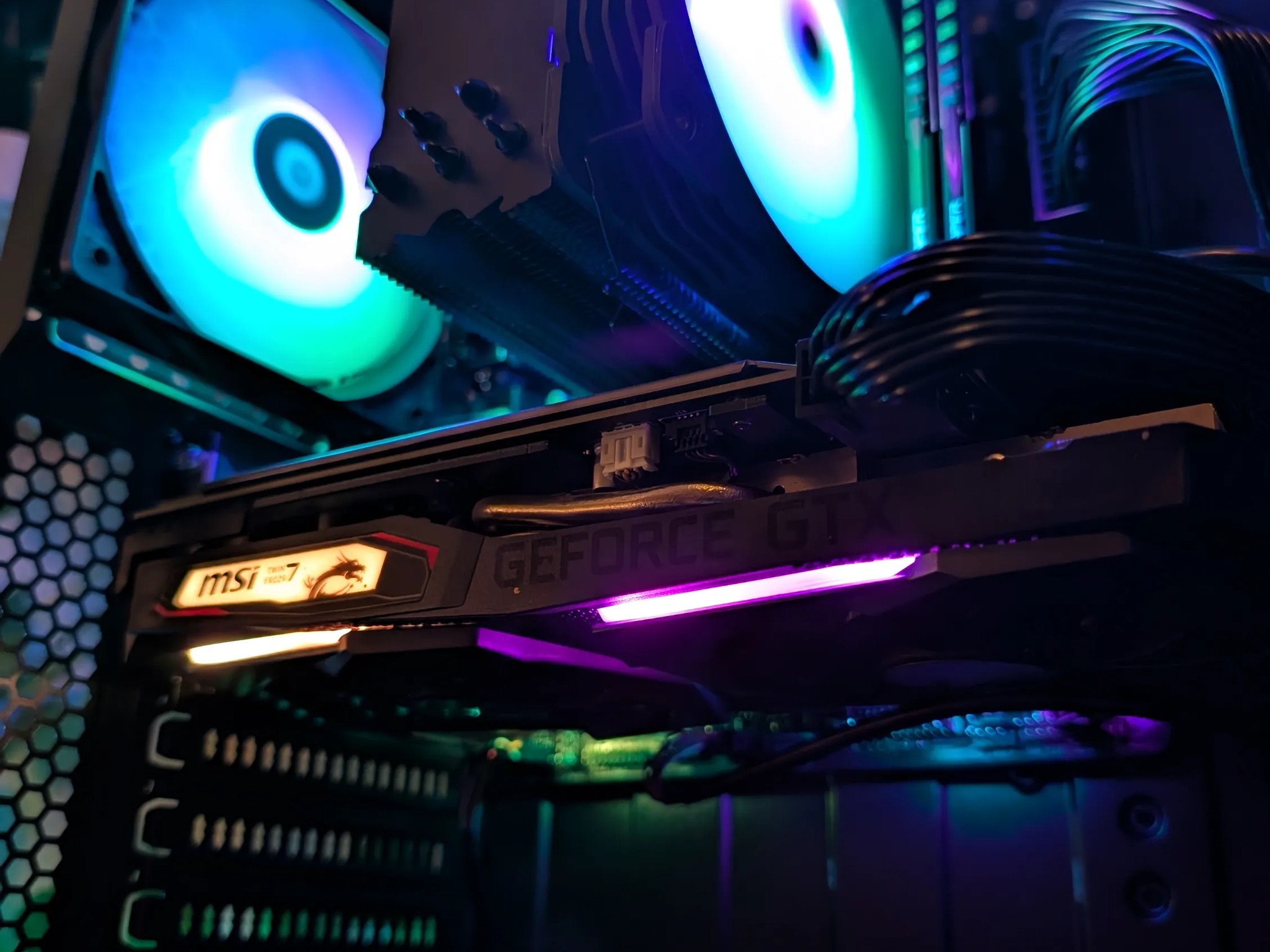 GTX 1660 Super / Ryzen 5 5500 / 16GB DDR4 3600MHz / 1TB NVMe / WiFi / RGB