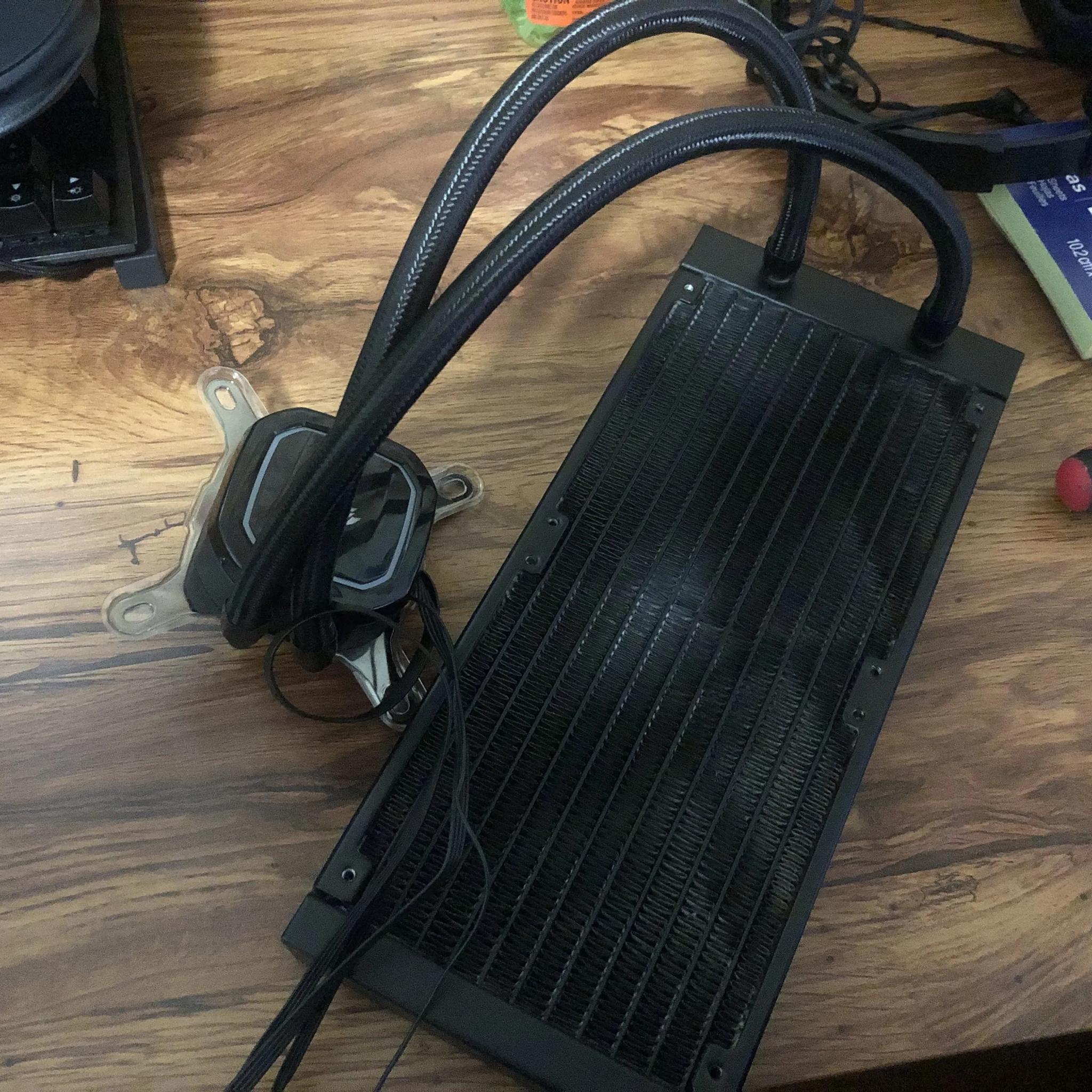 Corsair H100i Pro RGB XT + 2 Noctua Redux 120mm Fans