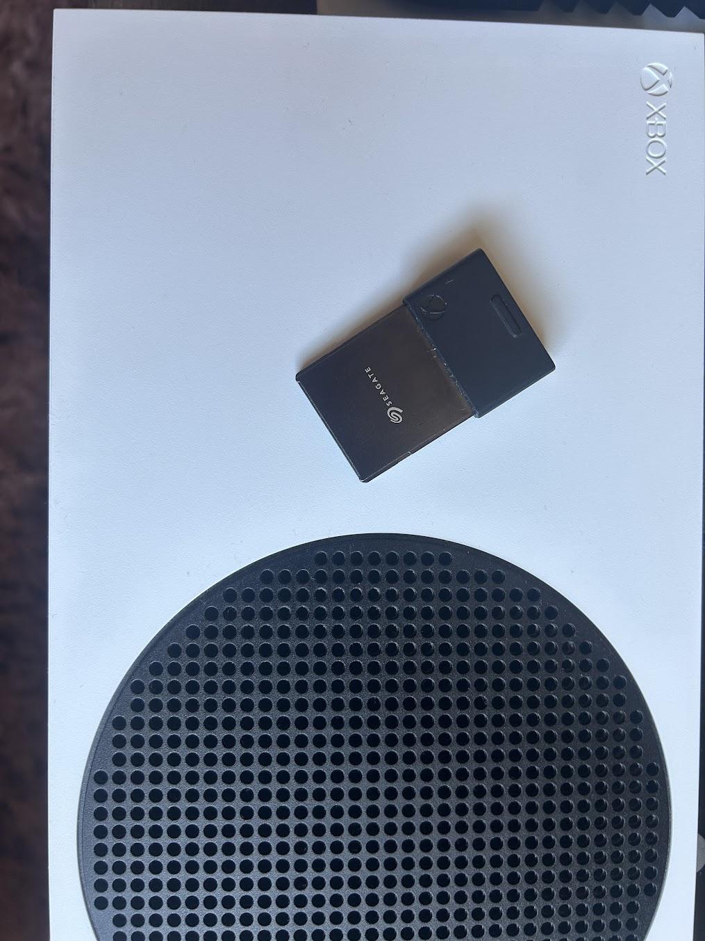 Xbox Series S, Seagate Storage Expansion Card 1TB SSD, 2 Controllers and Charging station.