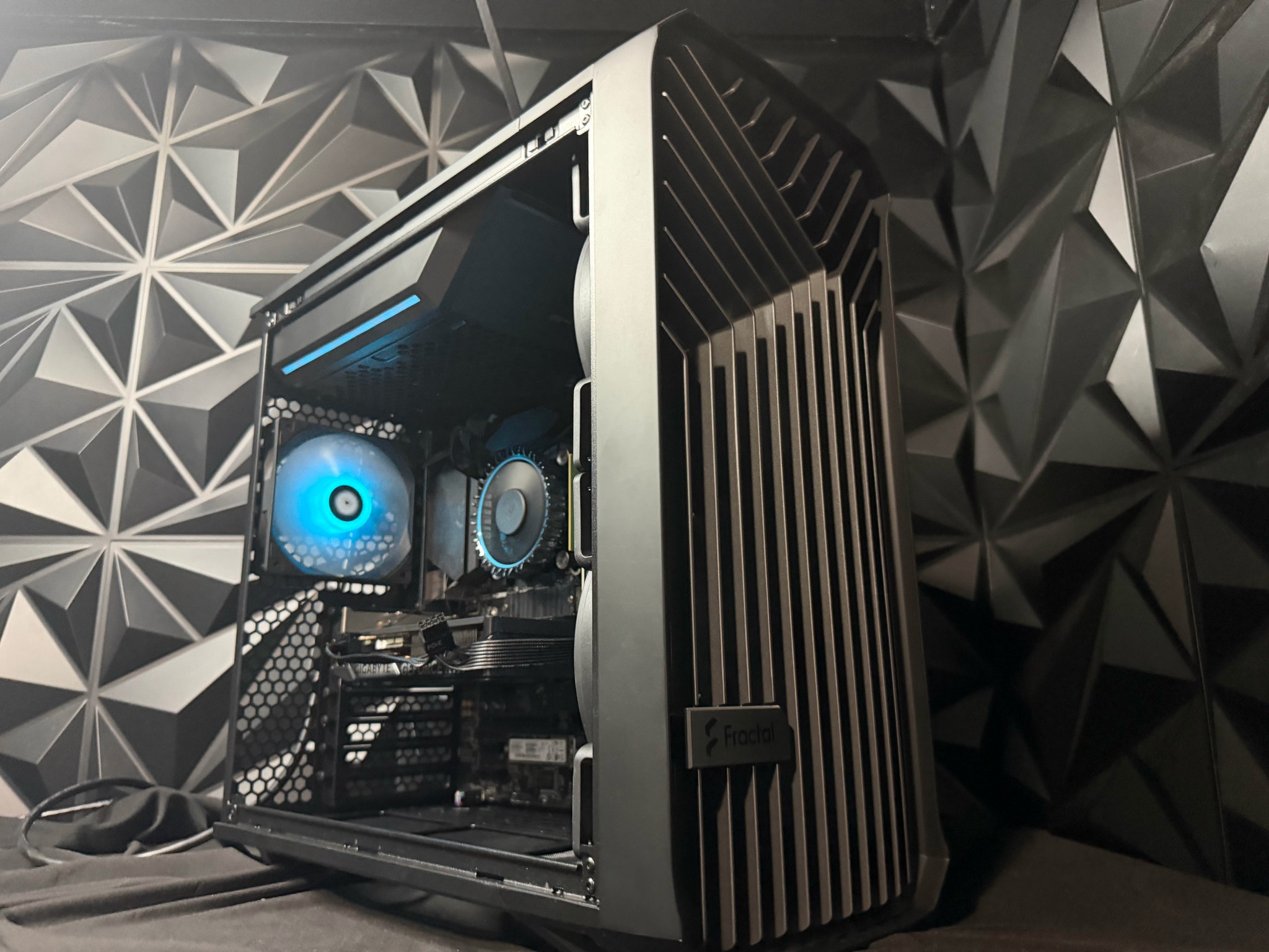 💻⚡ Starter Carter⚡💻 i3 12100F| RTX 5060| 16 GB DDR5| 1.25 TB NVMe | 650W PSU