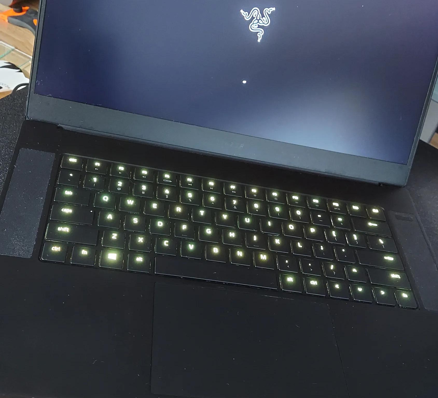 Razer 15 Windows 11 Gaming Laptop, i7, GTX 1060 6GB, 32GB RAM, 1TB SSD