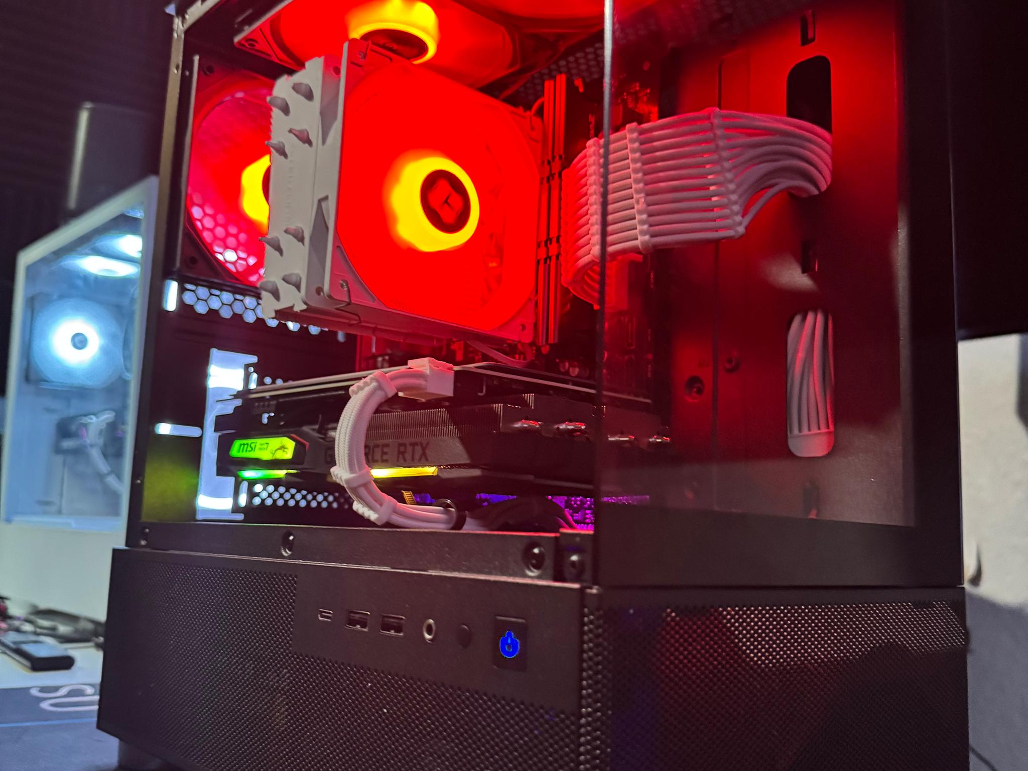 RTX Black N’ White Gaming PC / Ryzen 7 / RTX 2060