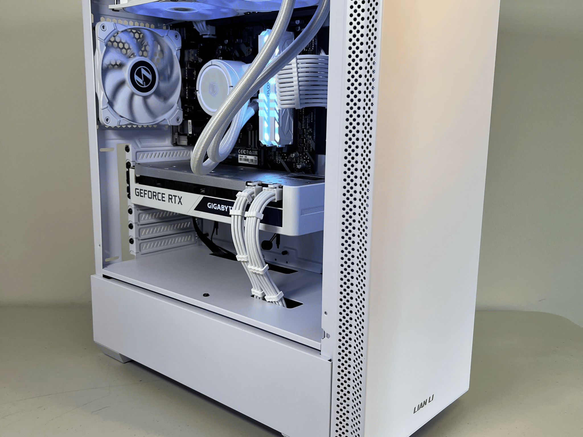 White Vision Ryzen 5600X | Rtx 3070 Gaming PC