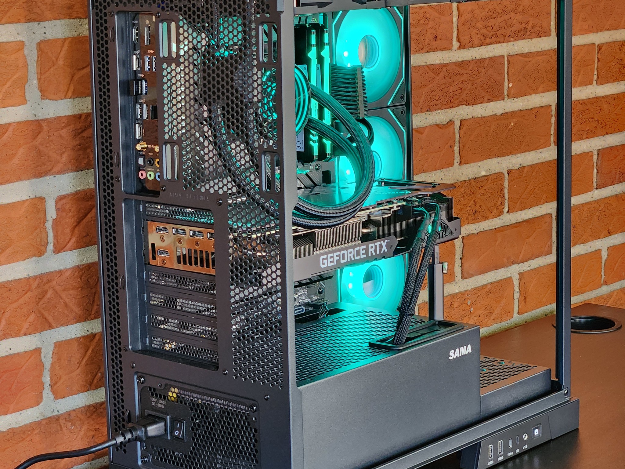 RTX 3090 // RYZEN 9 // 360MM AIO // 32GB RAM // 1TB SSD