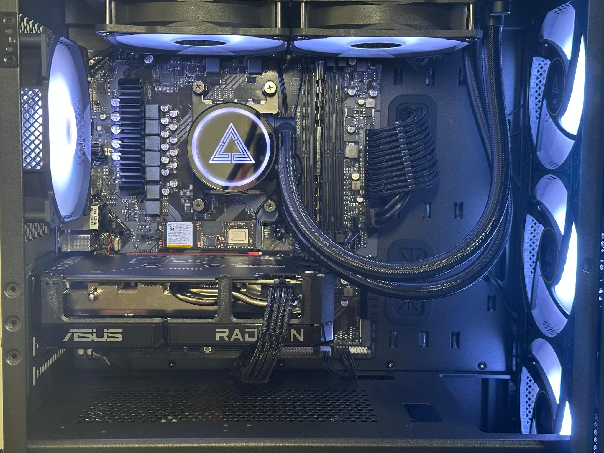 AM5 GAMING PC | 9060 XT 16GB | RYZEN 5 7500F | 16GB DDR5 | 1TB SSD | WIN 11