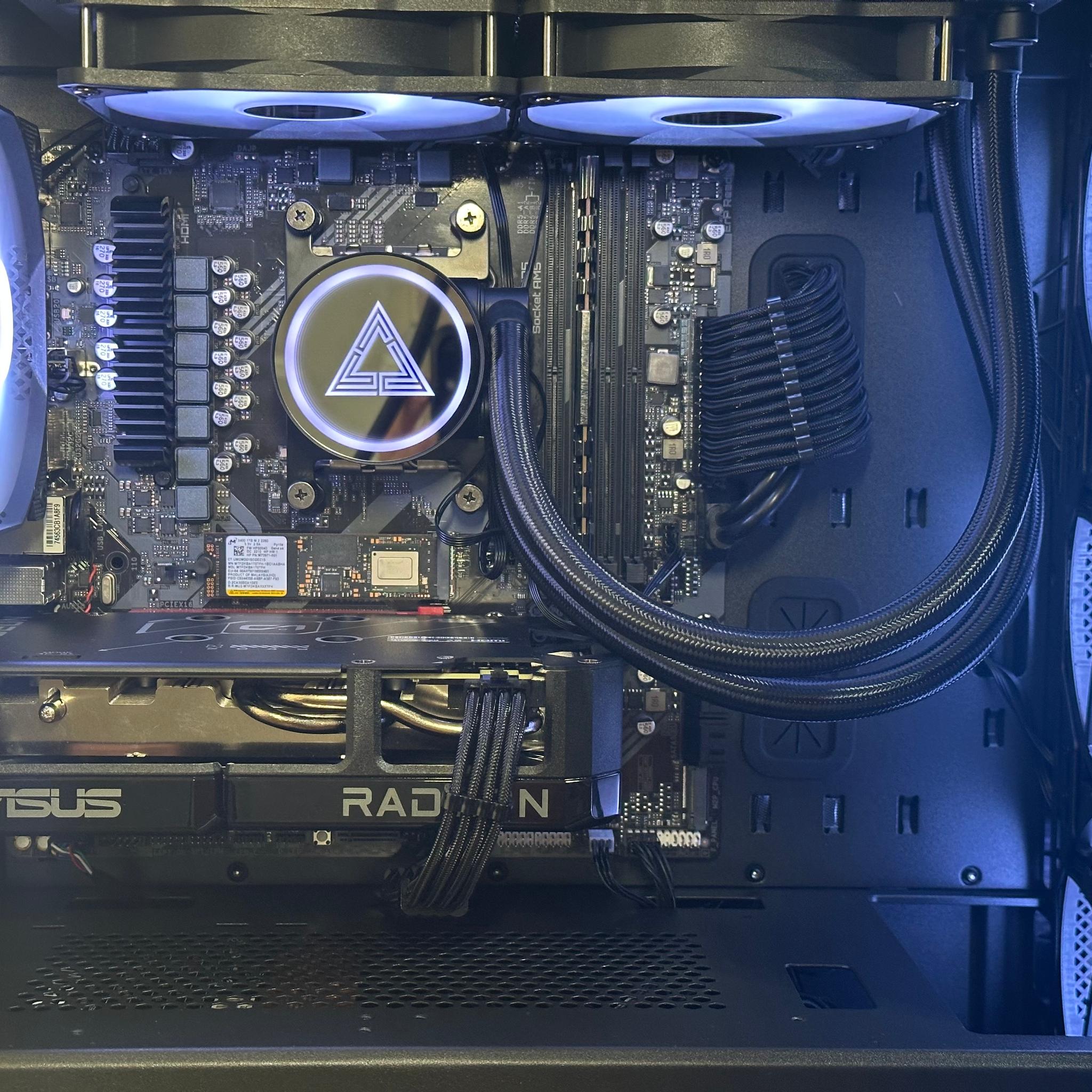 AM5 GAMING PC | 9060 XT 16GB | RYZEN 5 7500F | 16GB DDR5 | 1TB SSD | WIN 11