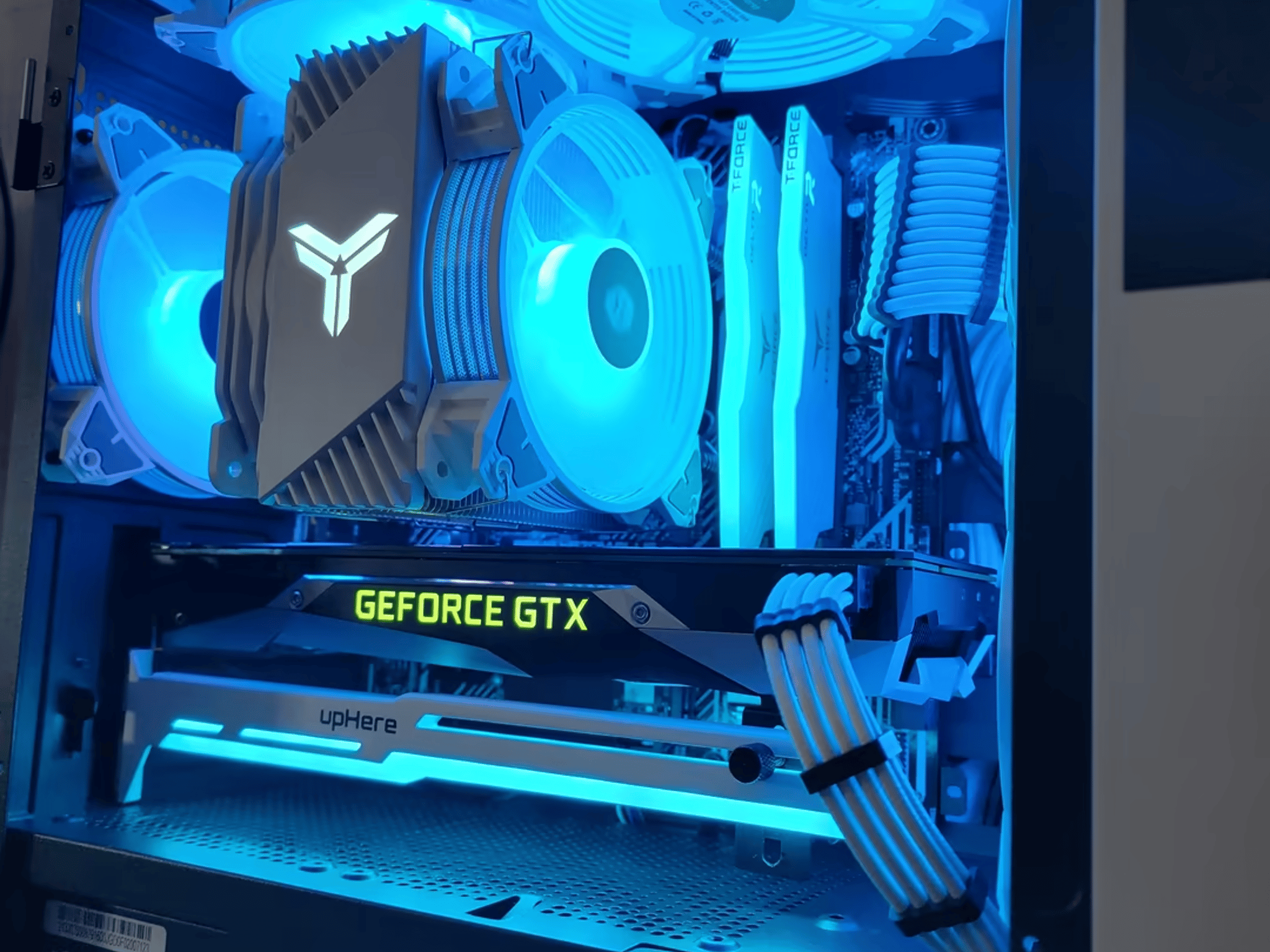 Off-White : Custom Gaming PC (i3-10100F, 16gb ddr4, GTX 1080, 256GB NVME SSD, 2TB HDD)