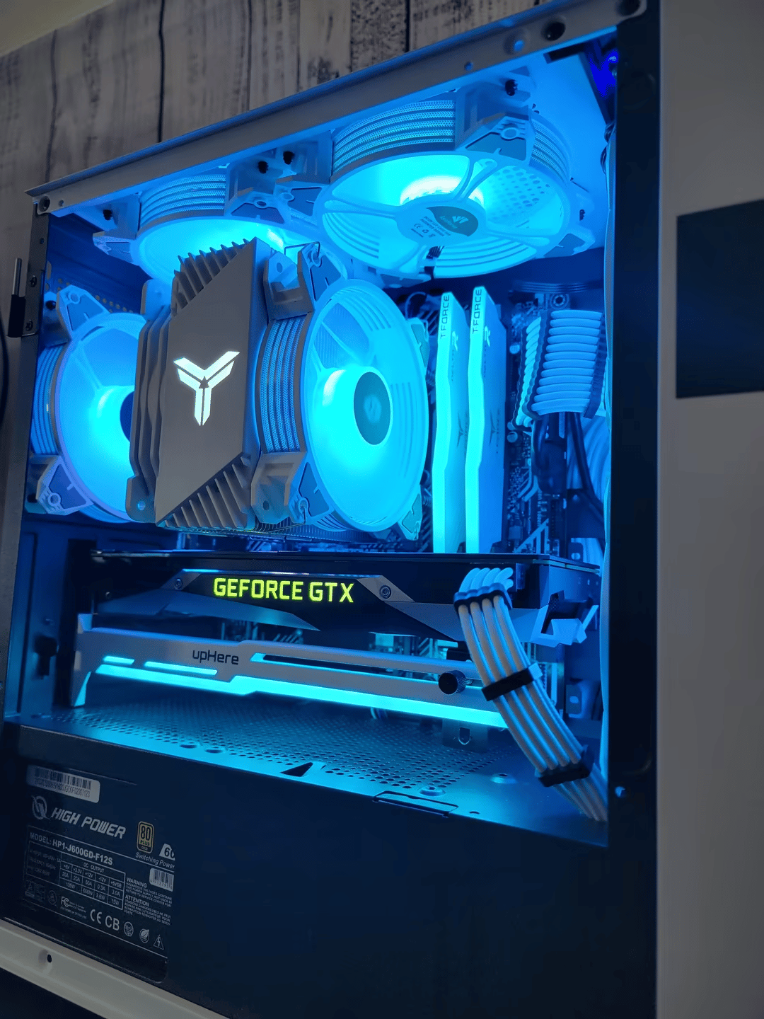 Off-White : Custom Gaming PC (i3-10100F, 16gb ddr4, GTX 1080, 256GB NVME SSD, 2TB HDD)