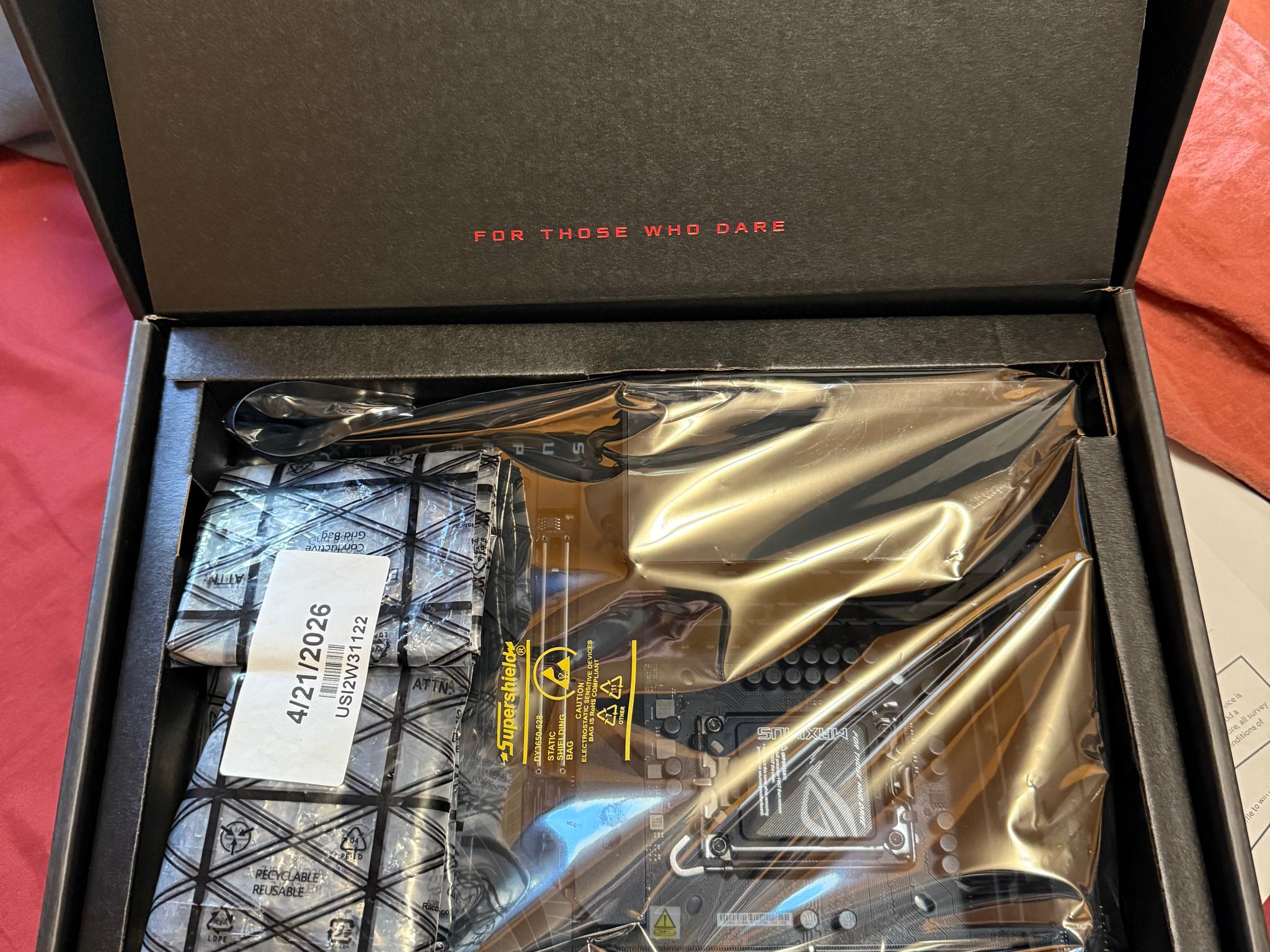ASUS ROG MAXIMUS Z790 DARK HERO - Image 3