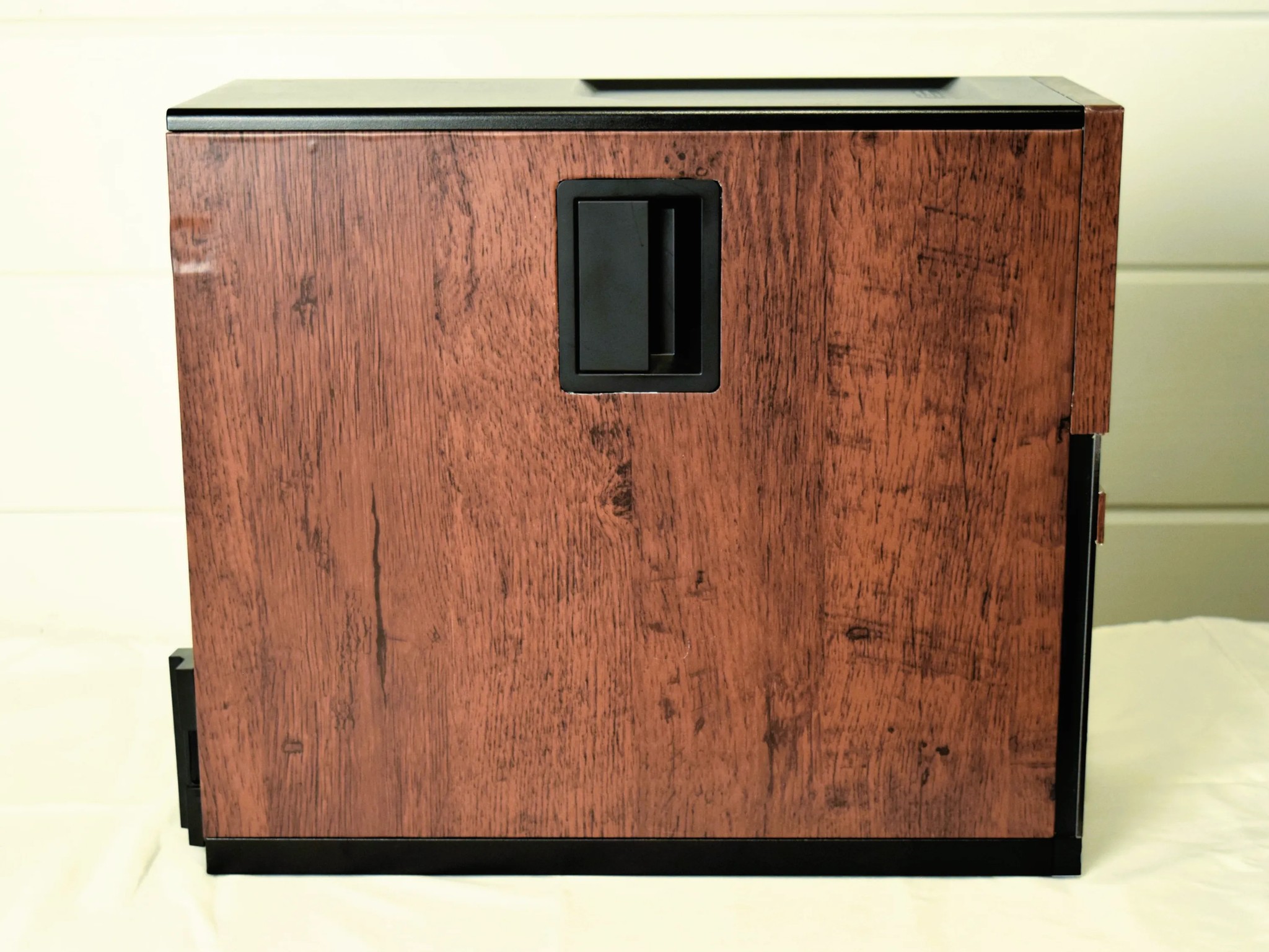 Custom Wood Vinyl Budget E-Sports PC | Nvidia GTX 980ti | 1 TB Storage | Intel i7-4790 CPU