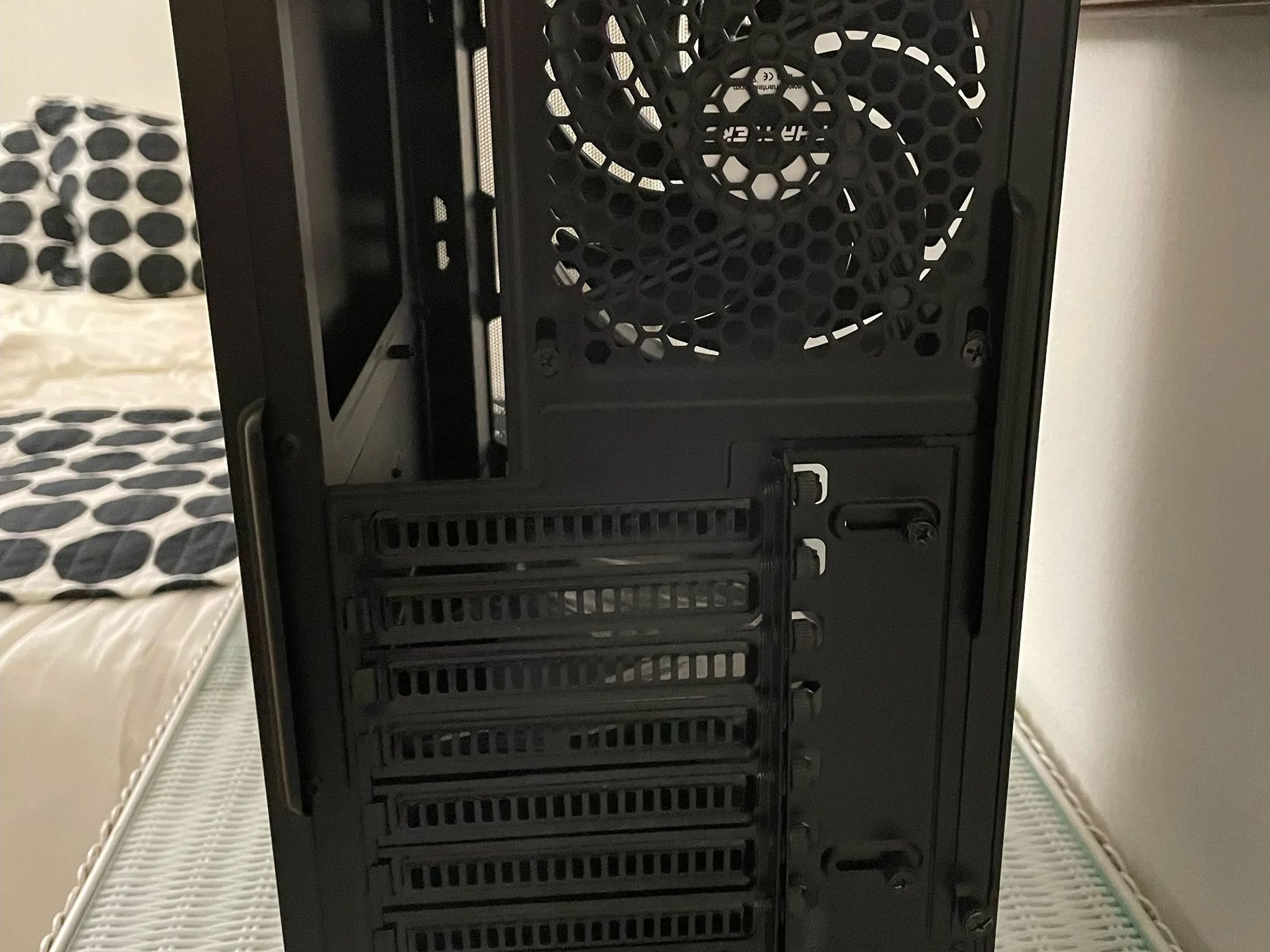 Phanteks Eclipse P300A Mesh Case (With Screws & Manual, Plus Extra SSD Bracket at No Extra Cost)!