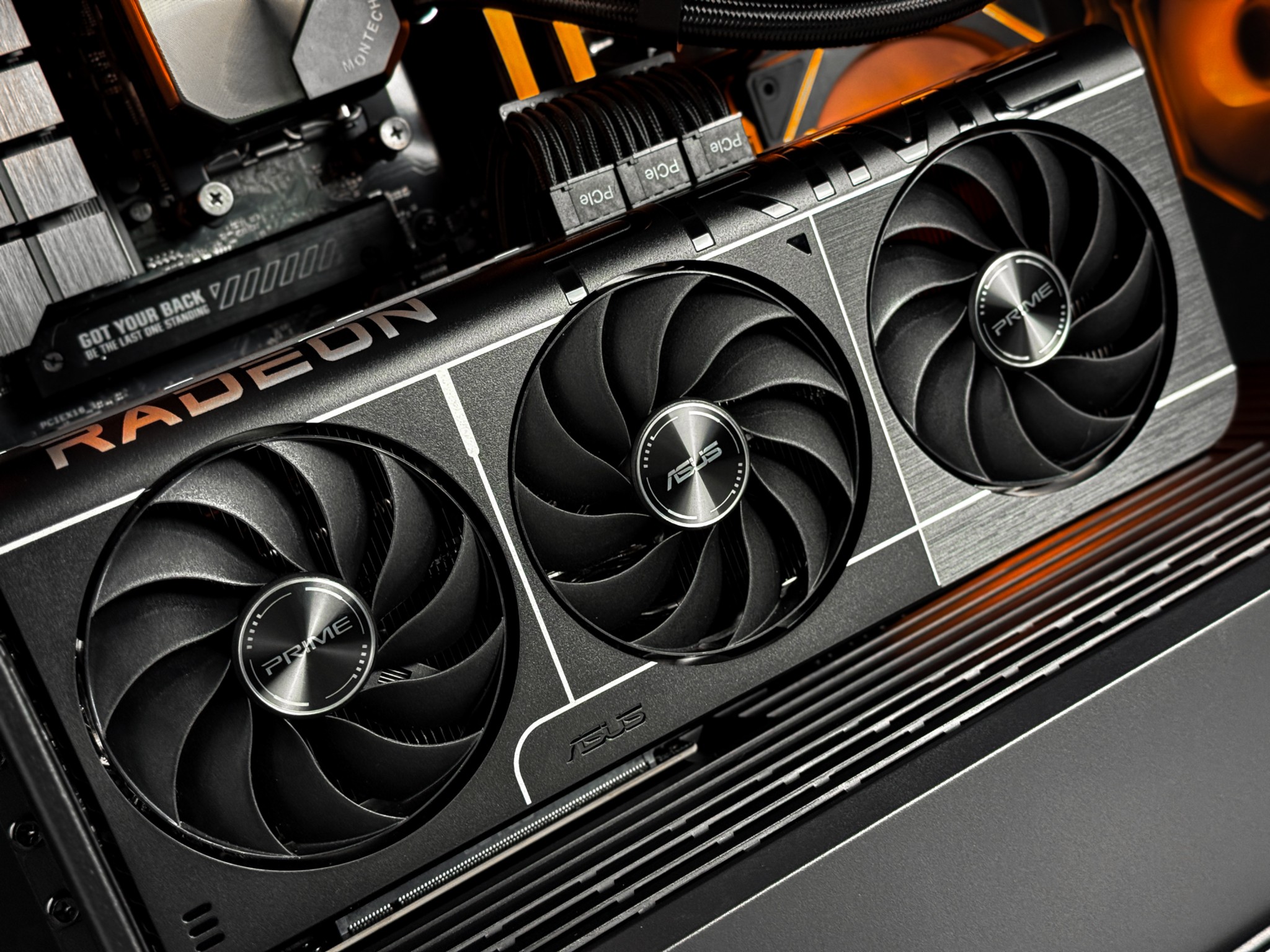 Blackout High-End Gaming PC – Ryzen 7 7800X3D, RX 9070XT, 64GB DDR5, 2TB NVMe SSD