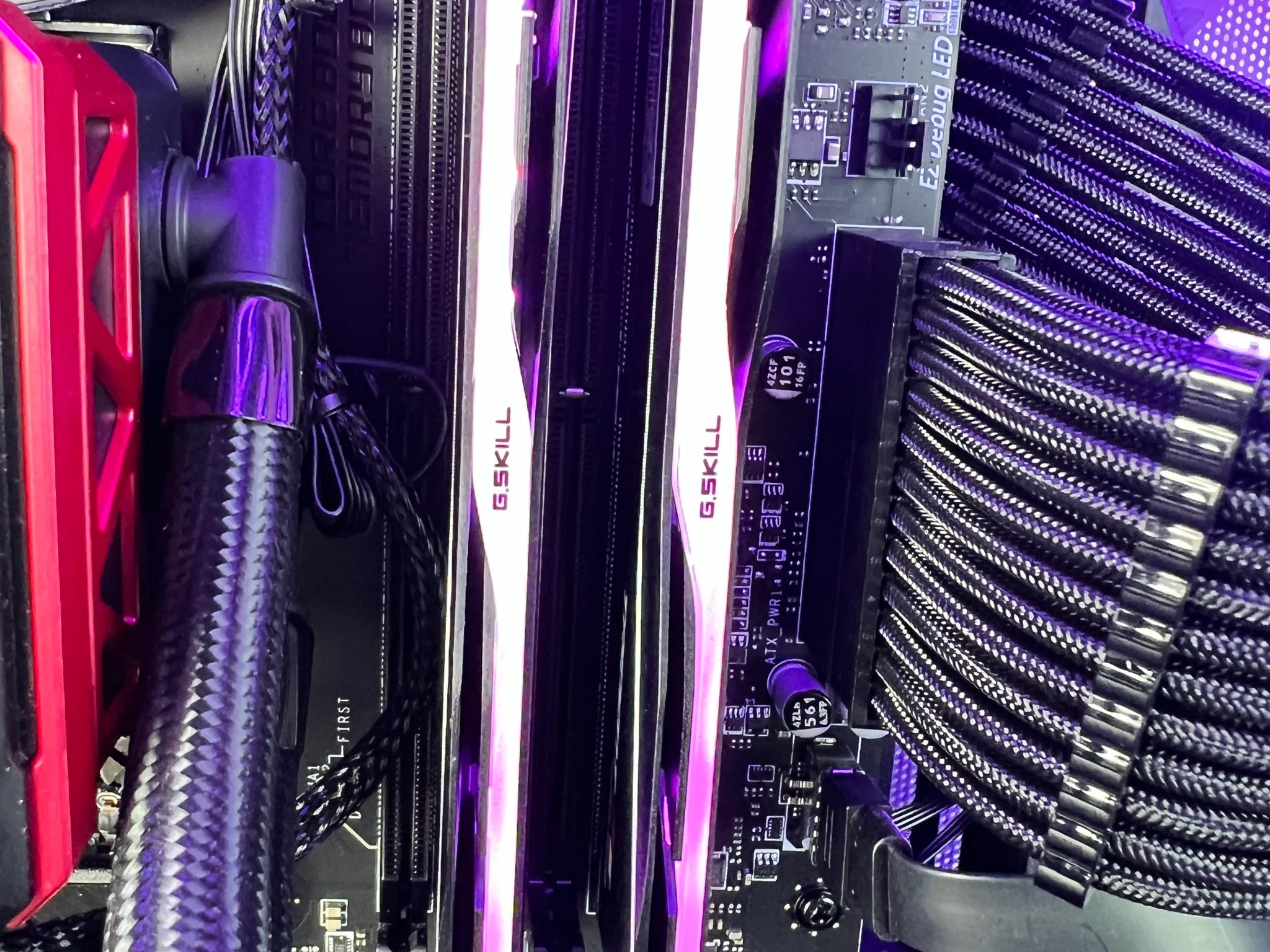 7800X3D  RX 7900 XTX 24GB  32GB DDR5  2TB M.2  WIN 11 PRO