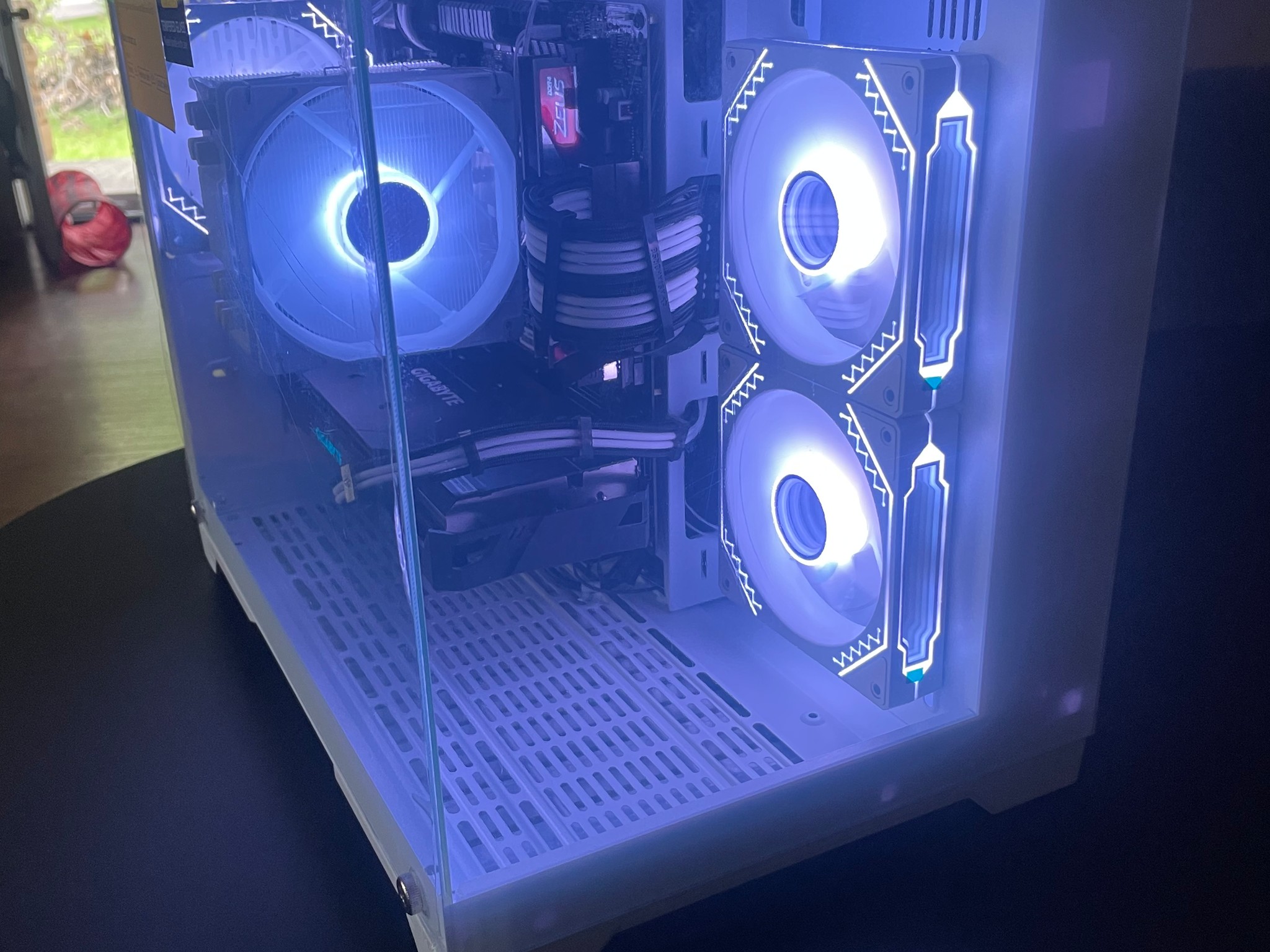 Ryzen 5, Nvidia 2060 Super - White RGB Gaming PC