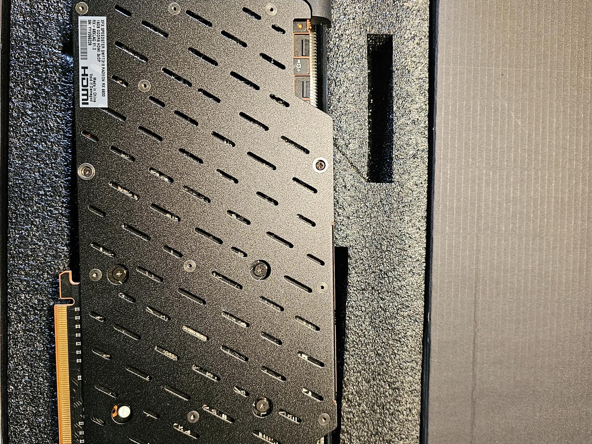 XFX - Speedster SWFT319 AMD Radeon RX 6800 16GB GDDR6 PCI Express 4.0 Gaming Graphics Card - Black