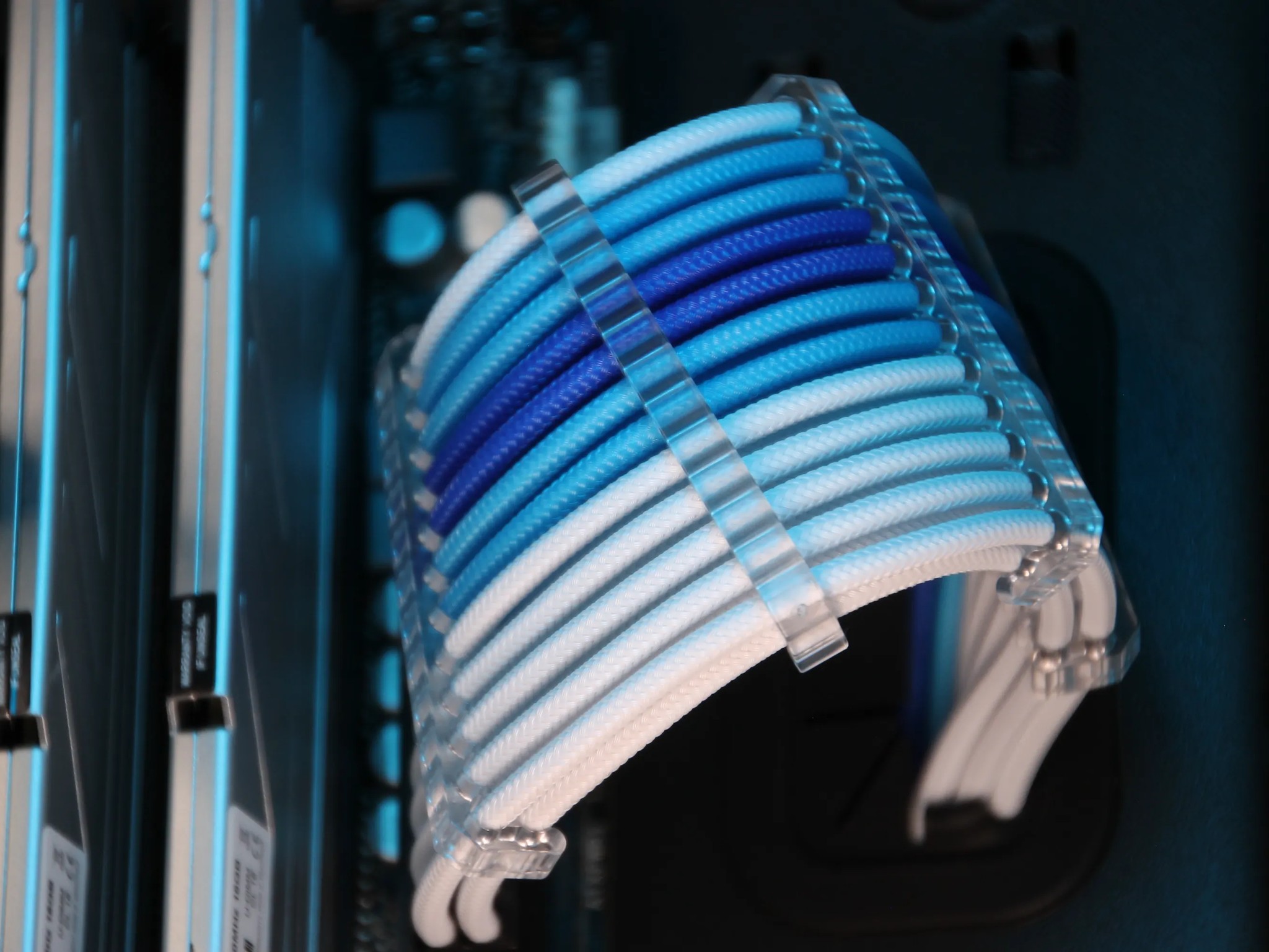 𝘼𝙕𝙐𝙍𝙀 // Ryzen 7 3700X, RX 6700 XT // Mid-Range Gaming PC