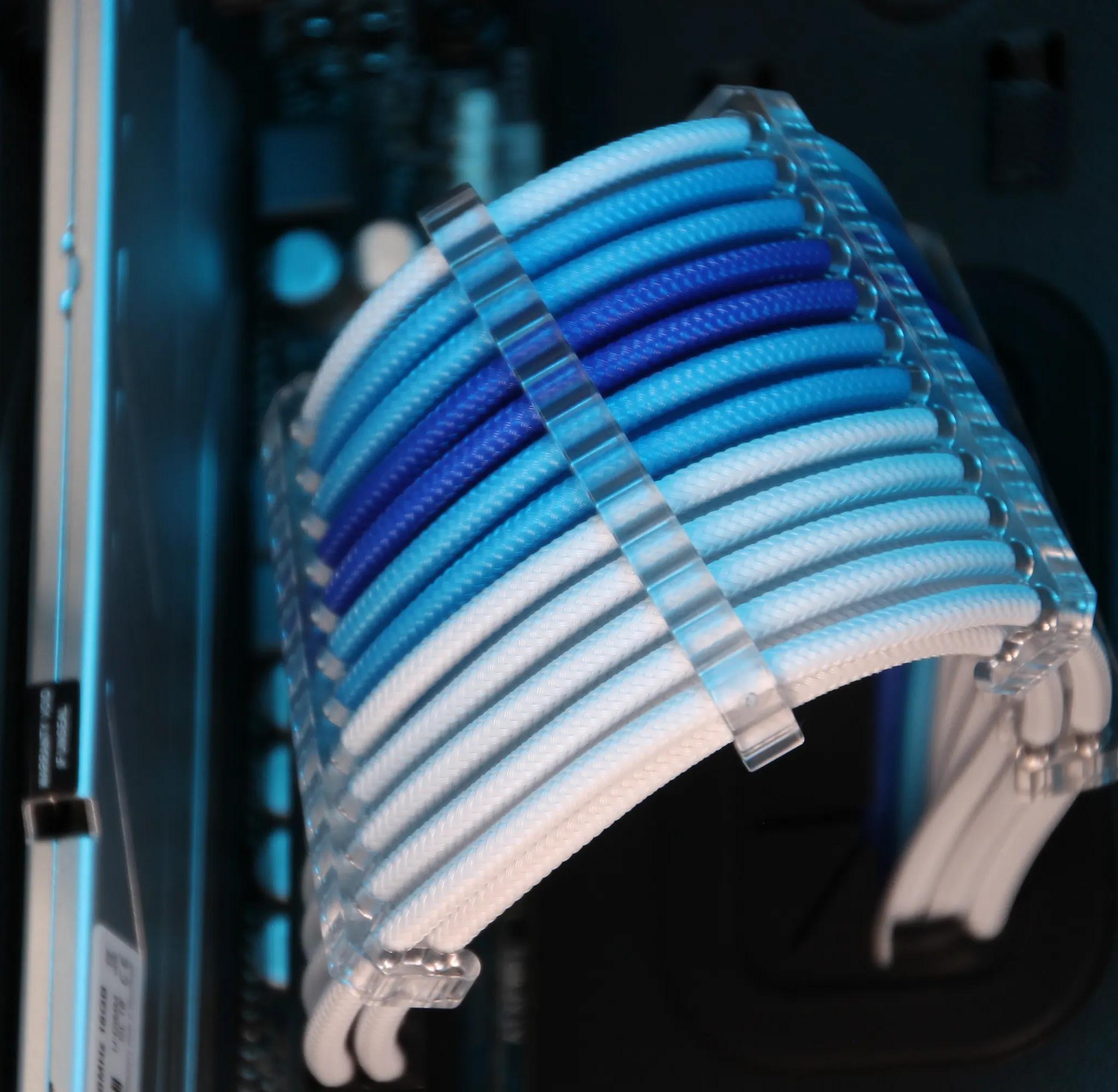 𝘼𝙕𝙐𝙍𝙀 // Ryzen 7 3700X, RX 6700 XT // Mid-Range Gaming PC