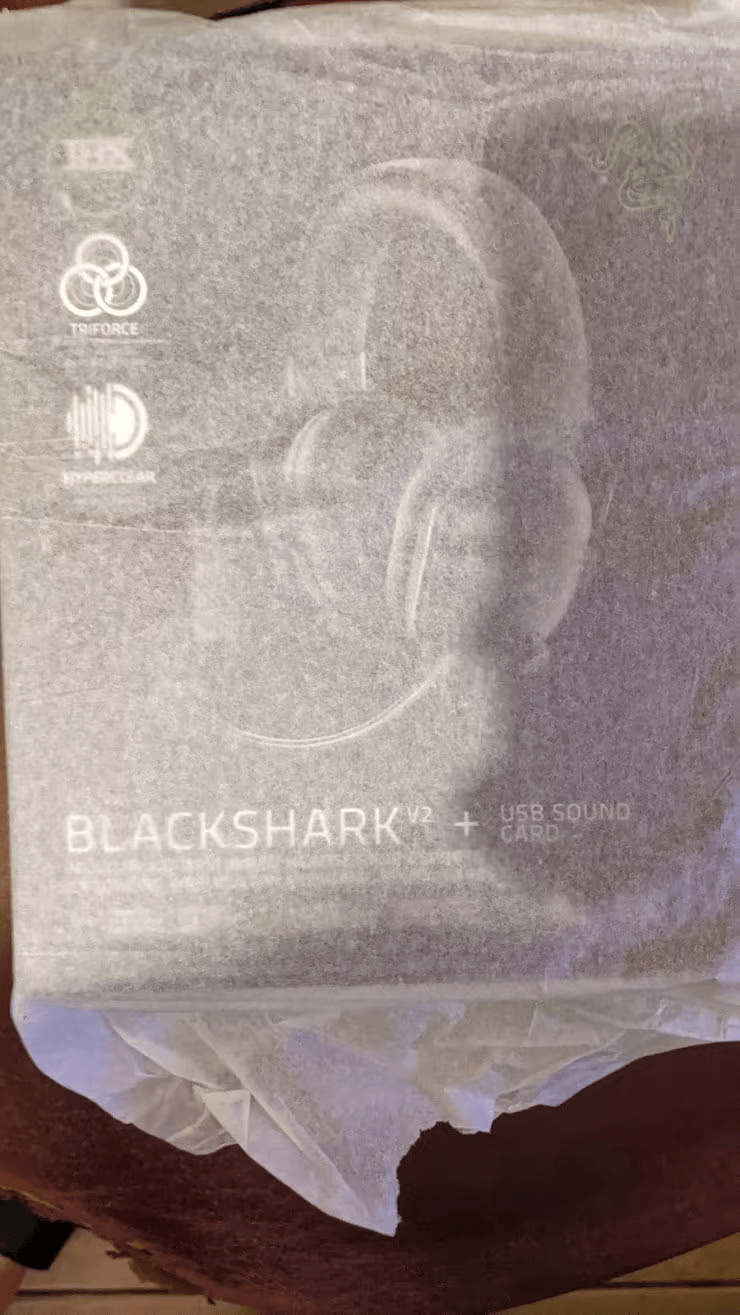 BNIB Razer BlackShark V2 Gaming Headset with USB Sound Card, Black