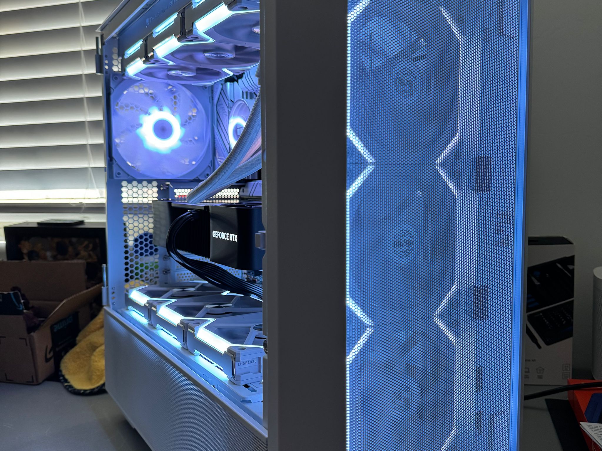 RTX 4080 SUPER | Intel i7 14700F | 32GB DDR5 | ❄️ Snow Storm ❄️| FRESHLY BUILT
