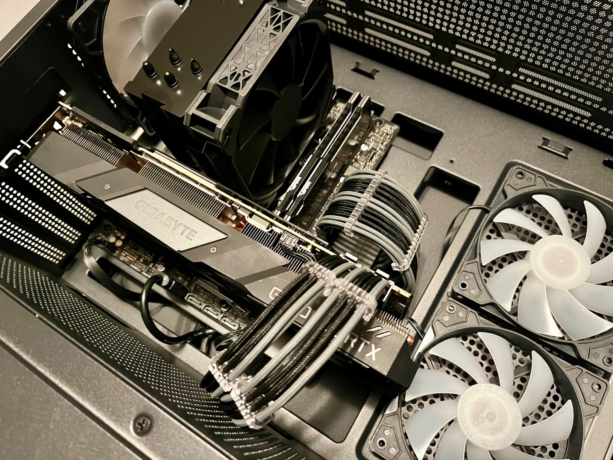 Mid Range Gaming PC |RTX 2080 // i7 9700K // 1TB NVME SSD|