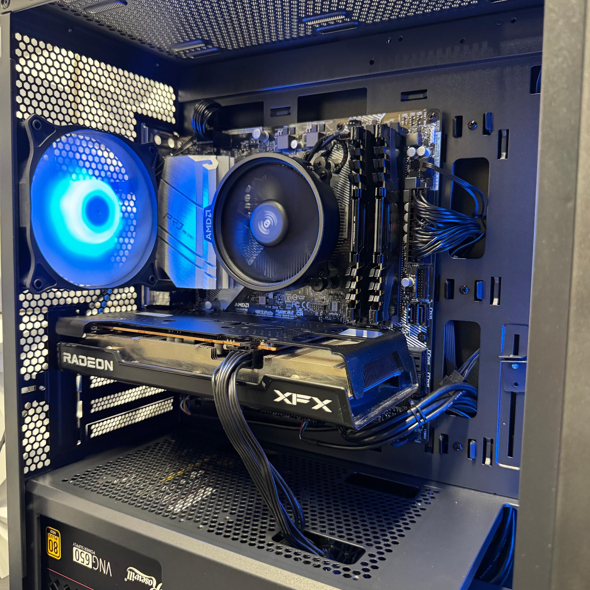 RX 6600 / Ryzen 5 5500 / 16GB DDR4 RAM / 512GB SSD / Gaming pc