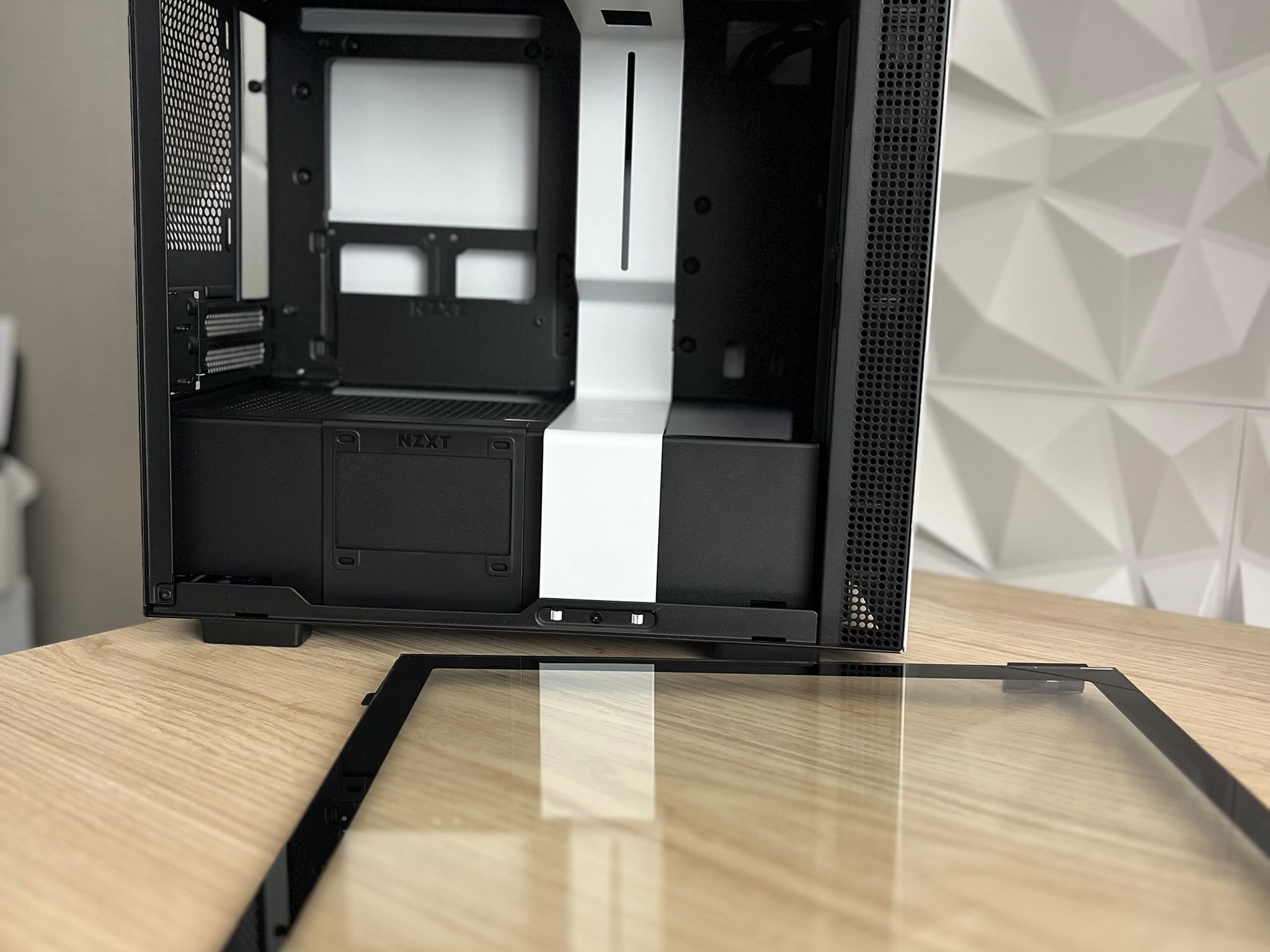 **SUMMER SALE** NZXT H210 MINI ITX GAMING CASE -  GREAT CONDITION