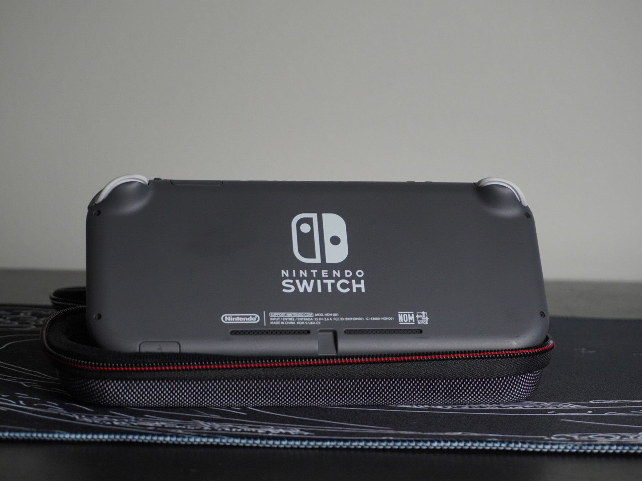 Switch Lite Grey + Case