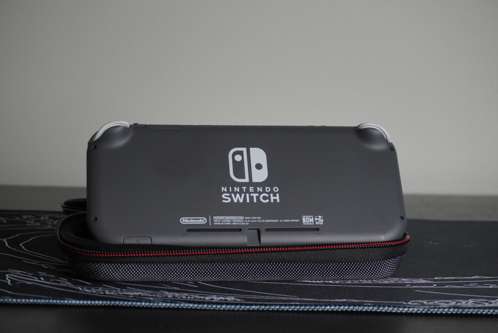 Switch Lite Grey + Case