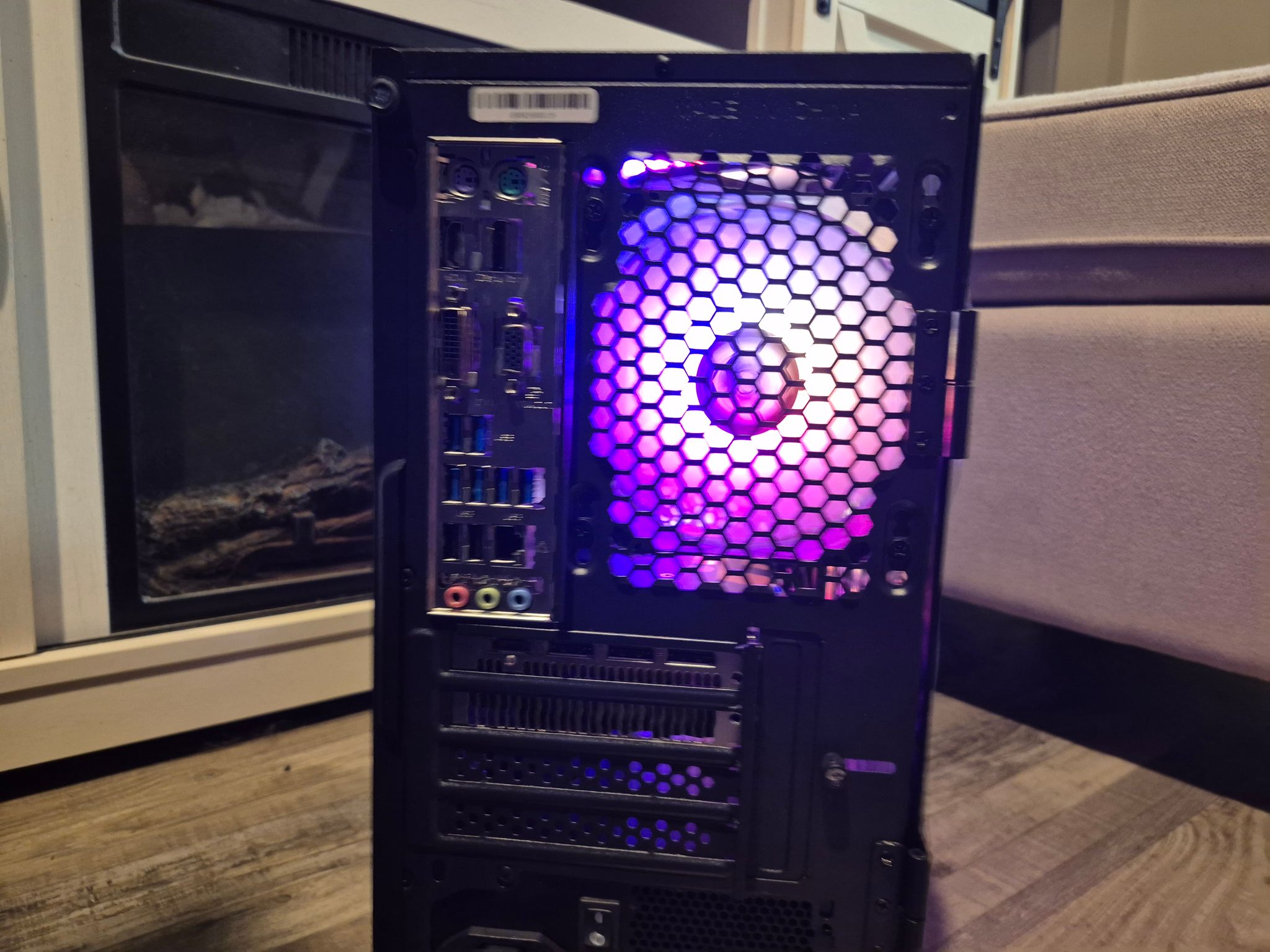 Budget Essentials | i5-7600K, RX 580 8GB 2048SP, 16GB RAM, 512GB SSD, Win11